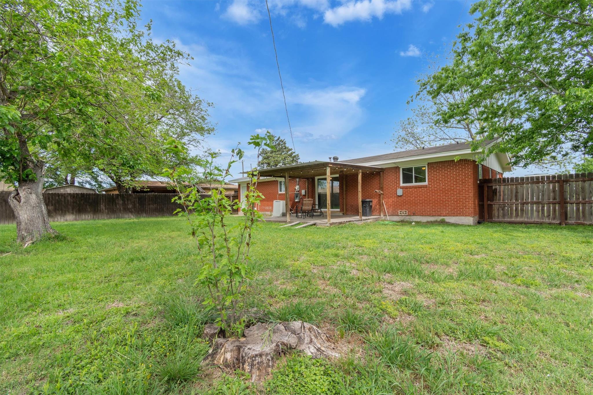 104 S Meadow Dr, Little River Academy, TX 76554