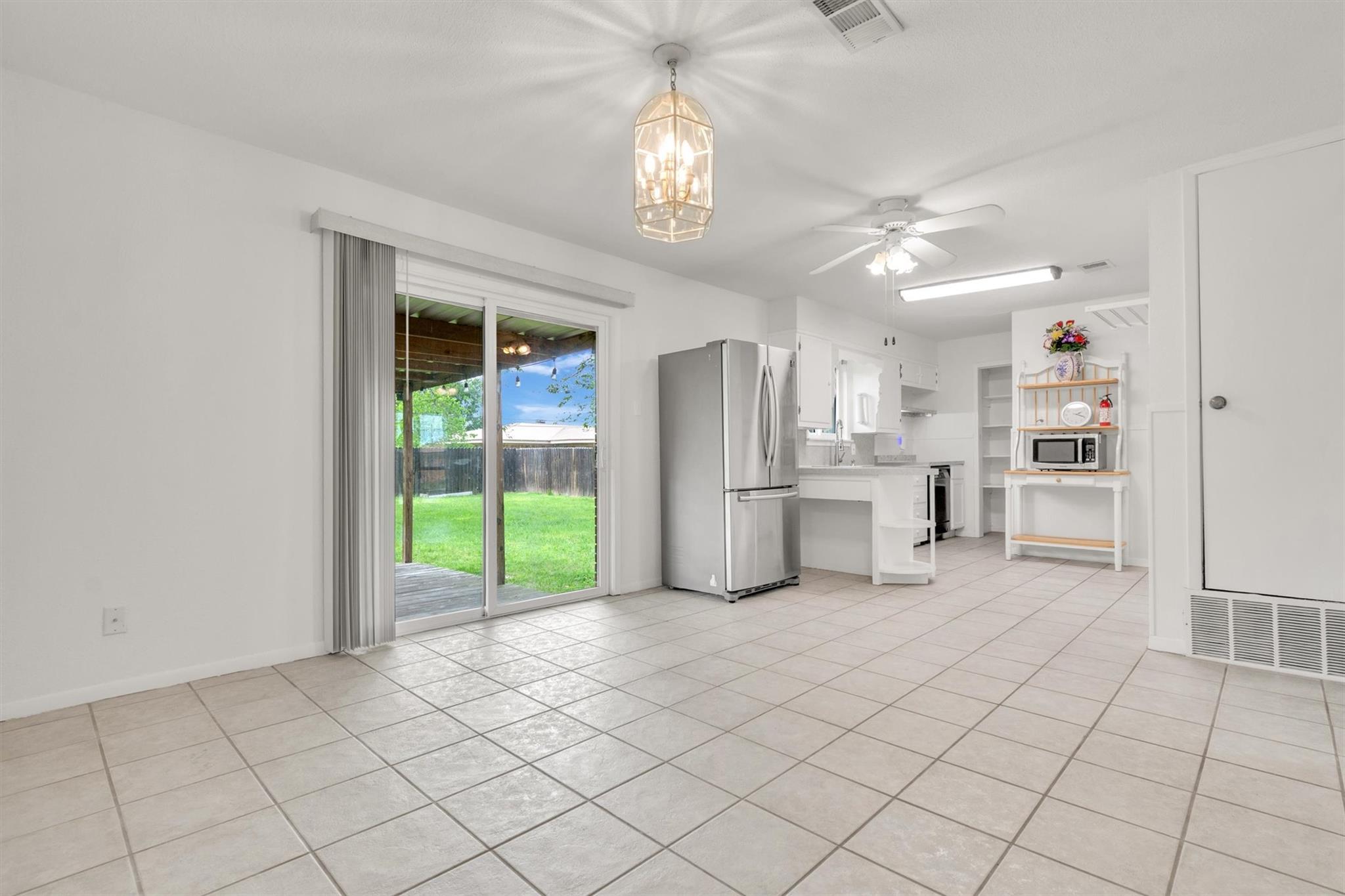 104 S Meadow Dr, Little River Academy, TX 76554