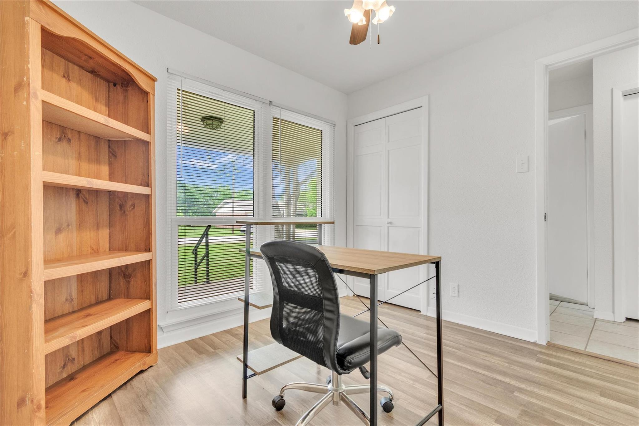 104 S Meadow Dr, Little River Academy, TX 76554