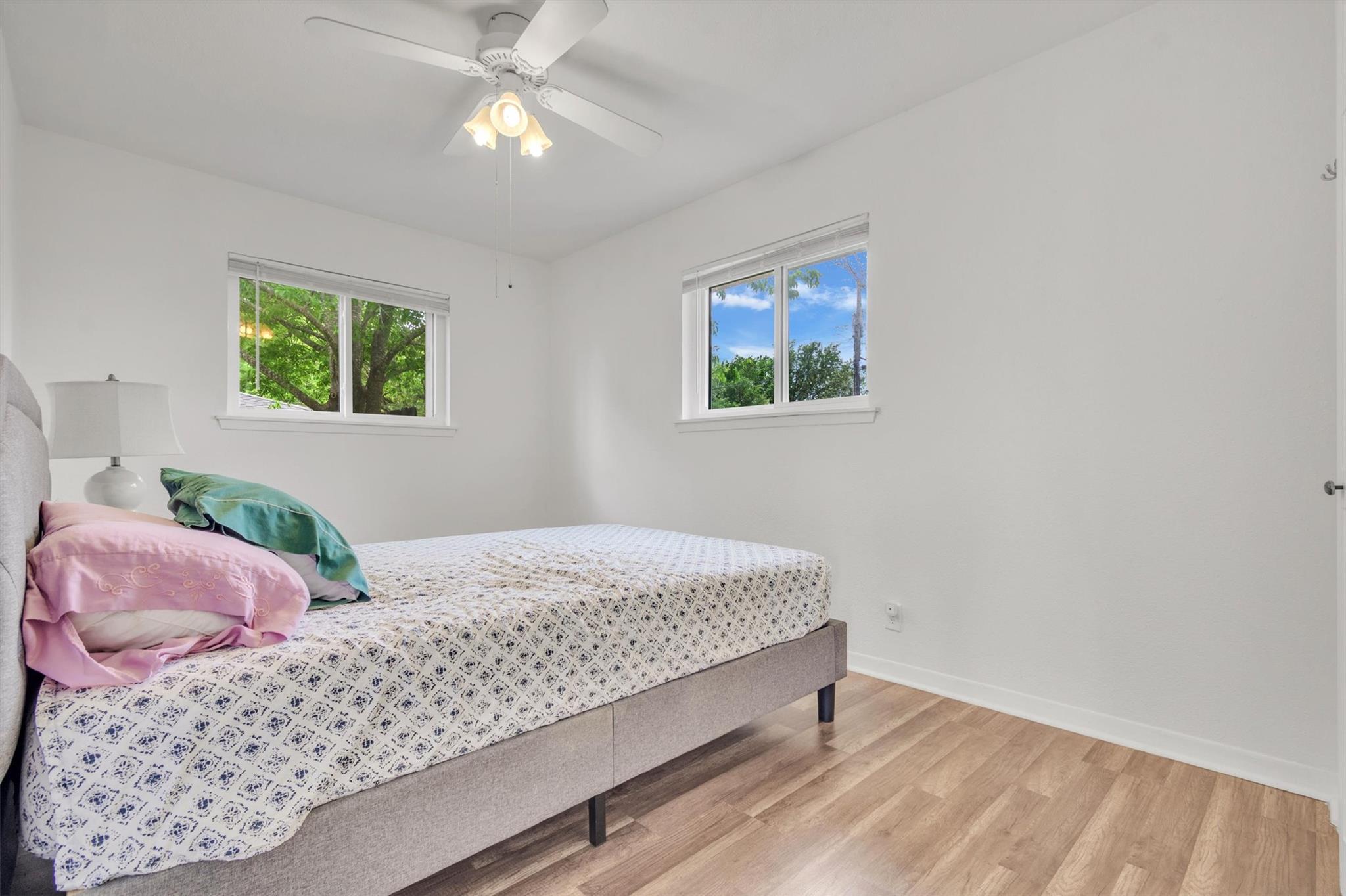 104 S Meadow Dr, Little River Academy, TX 76554