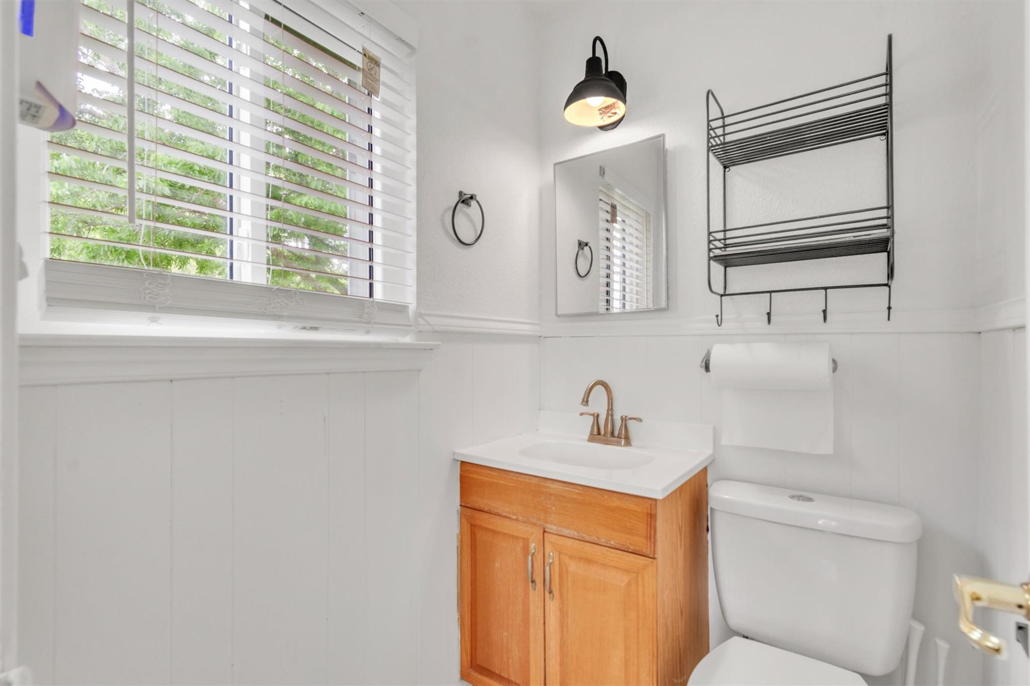 104 S Meadow Dr, Little River Academy, TX 76554