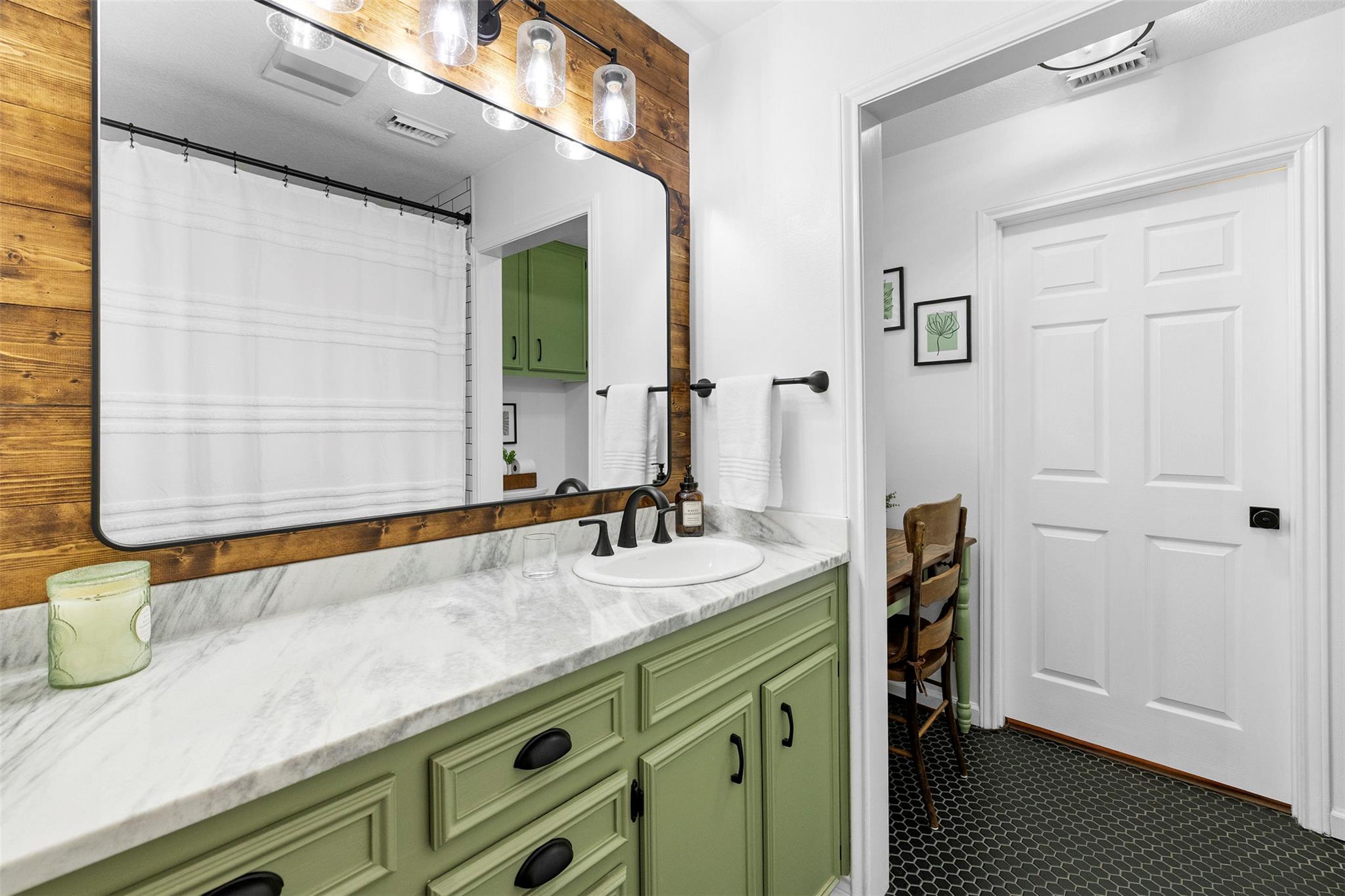 208 Willet Dr, Buda, TX 78610