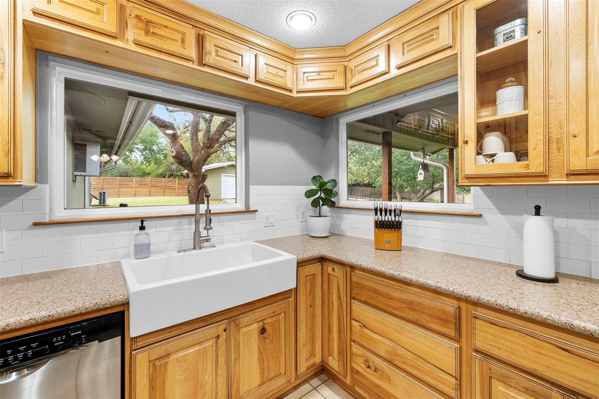 208 Willet Dr, Buda, TX 78610