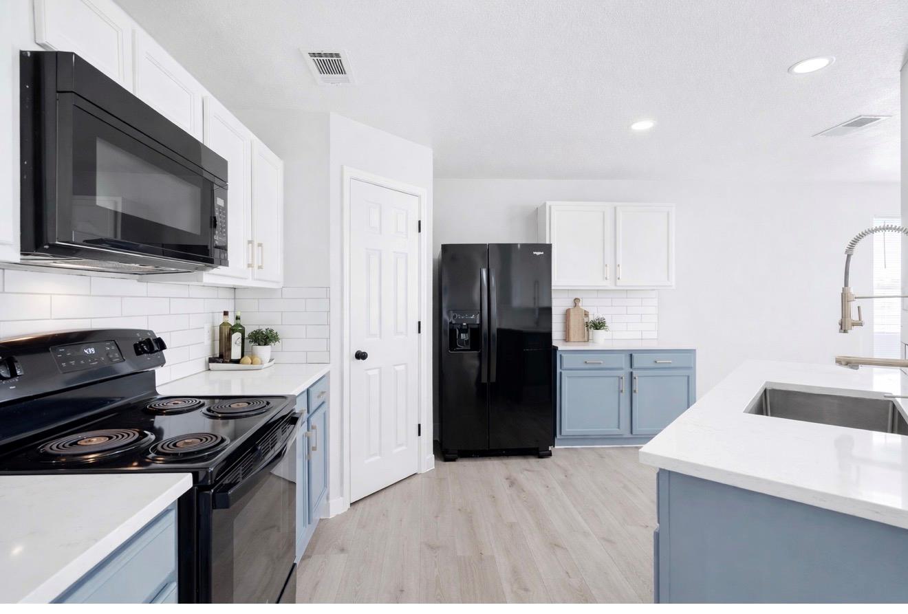 313 Drystone Trl, Liberty Hill, TX 78642