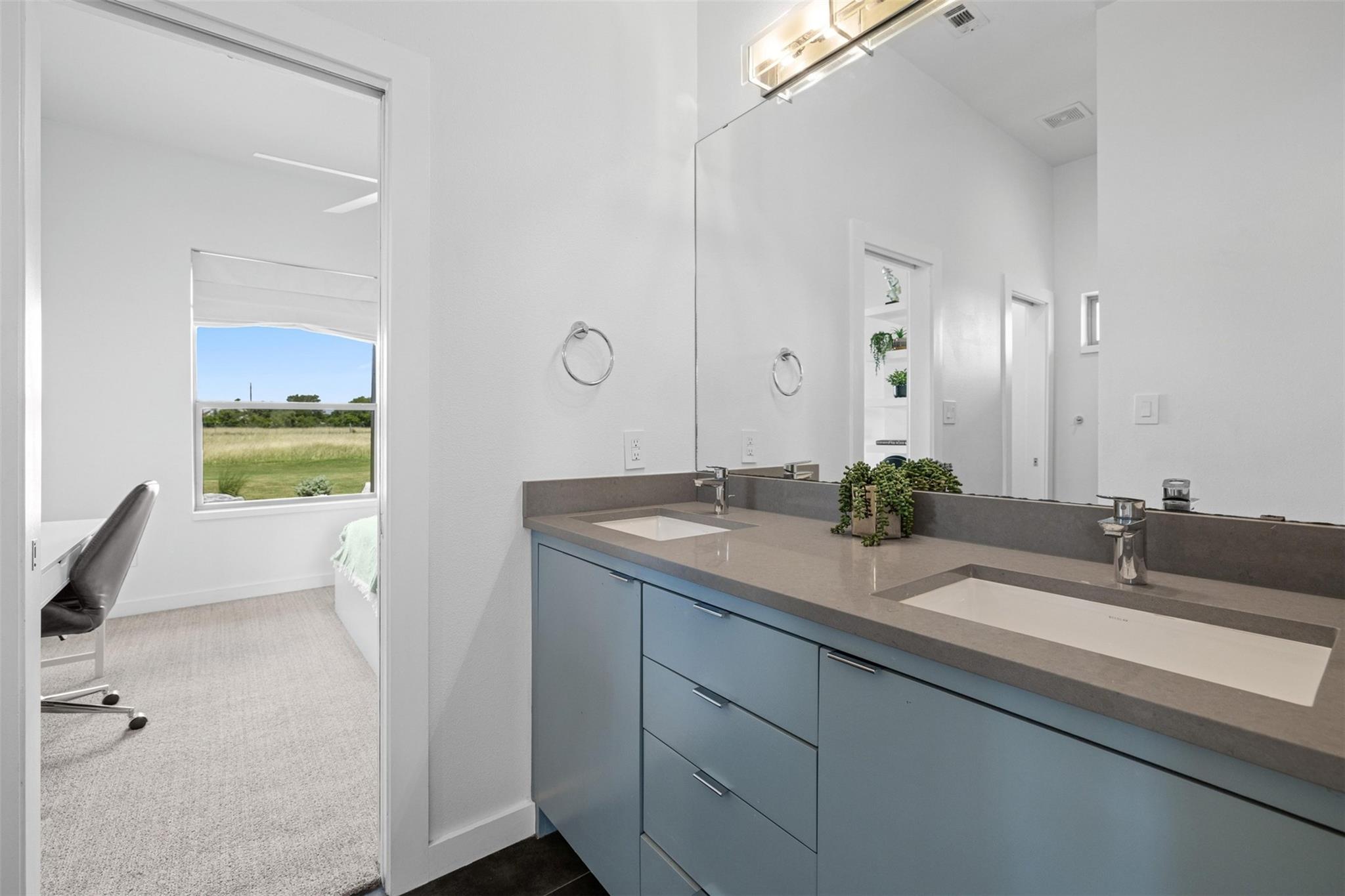 215 Mesa Vista Dr, Leander, TX 78641