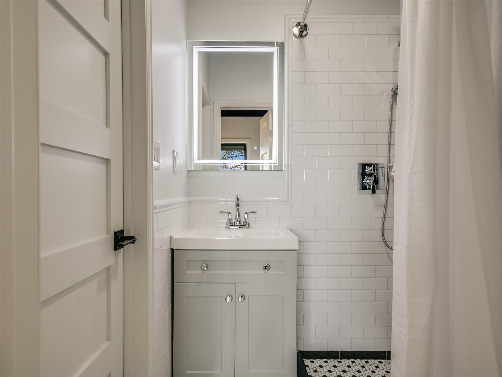 2200 CERCA VIEJO Way, Austin, TX 78746