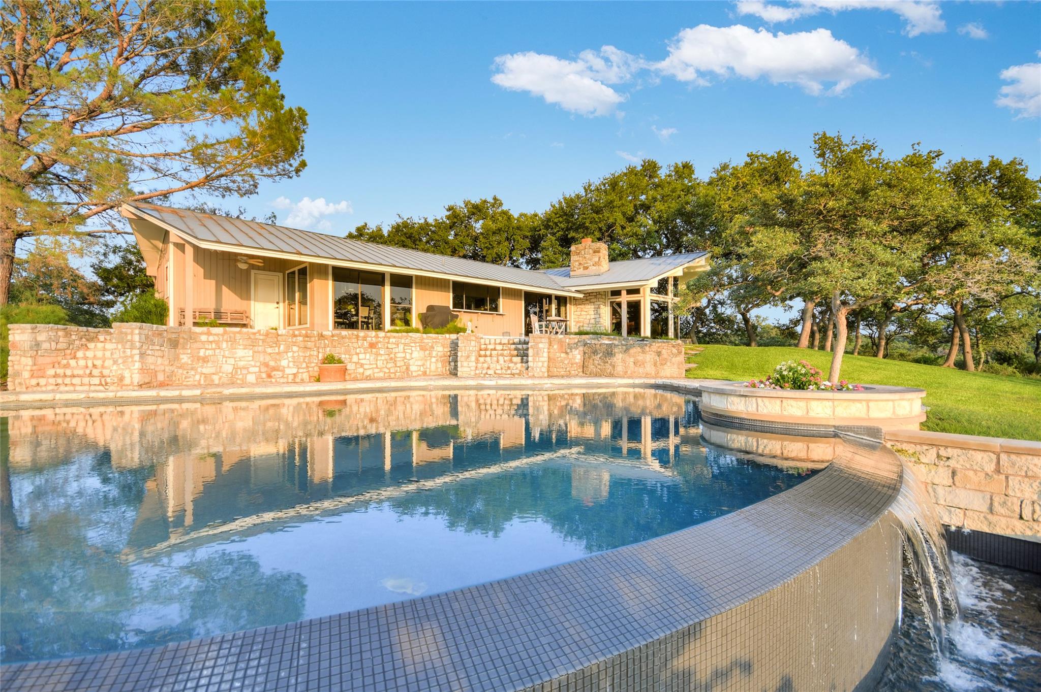 2200 CERCA VIEJO Way, Austin, TX 78746