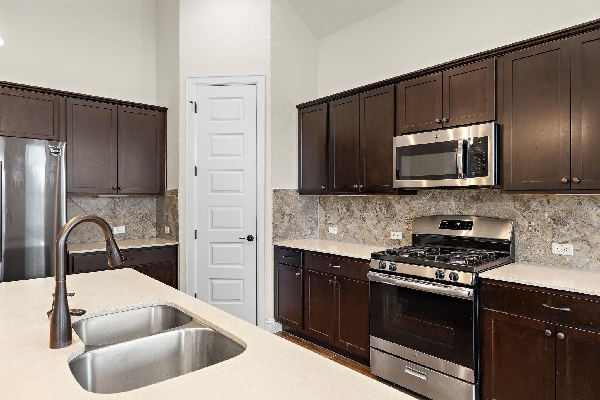 6728 Brindisi Pl, Round Rock, TX 78665