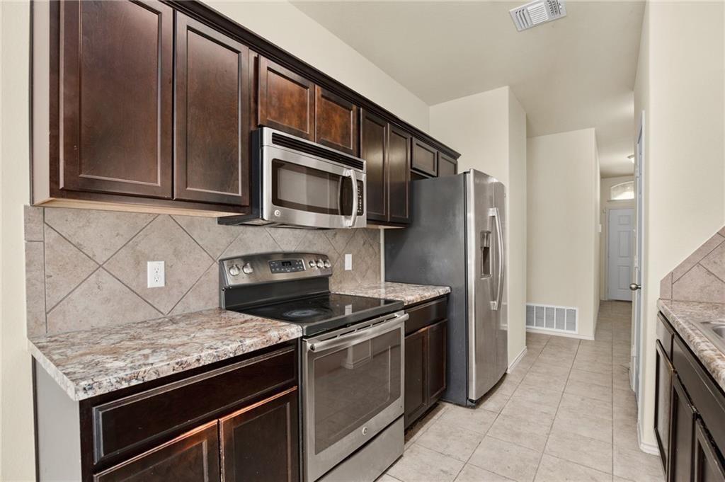 112 Hondo Gap Ln, Jarrell, TX 76537