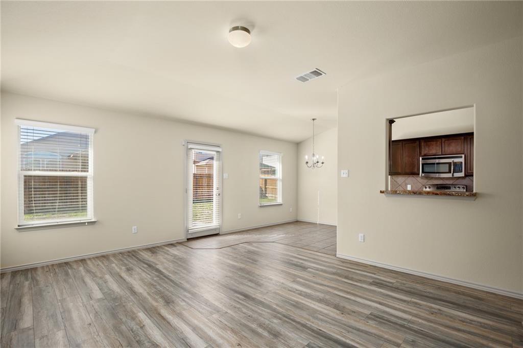 112 Hondo Gap Ln, Jarrell, TX 76537