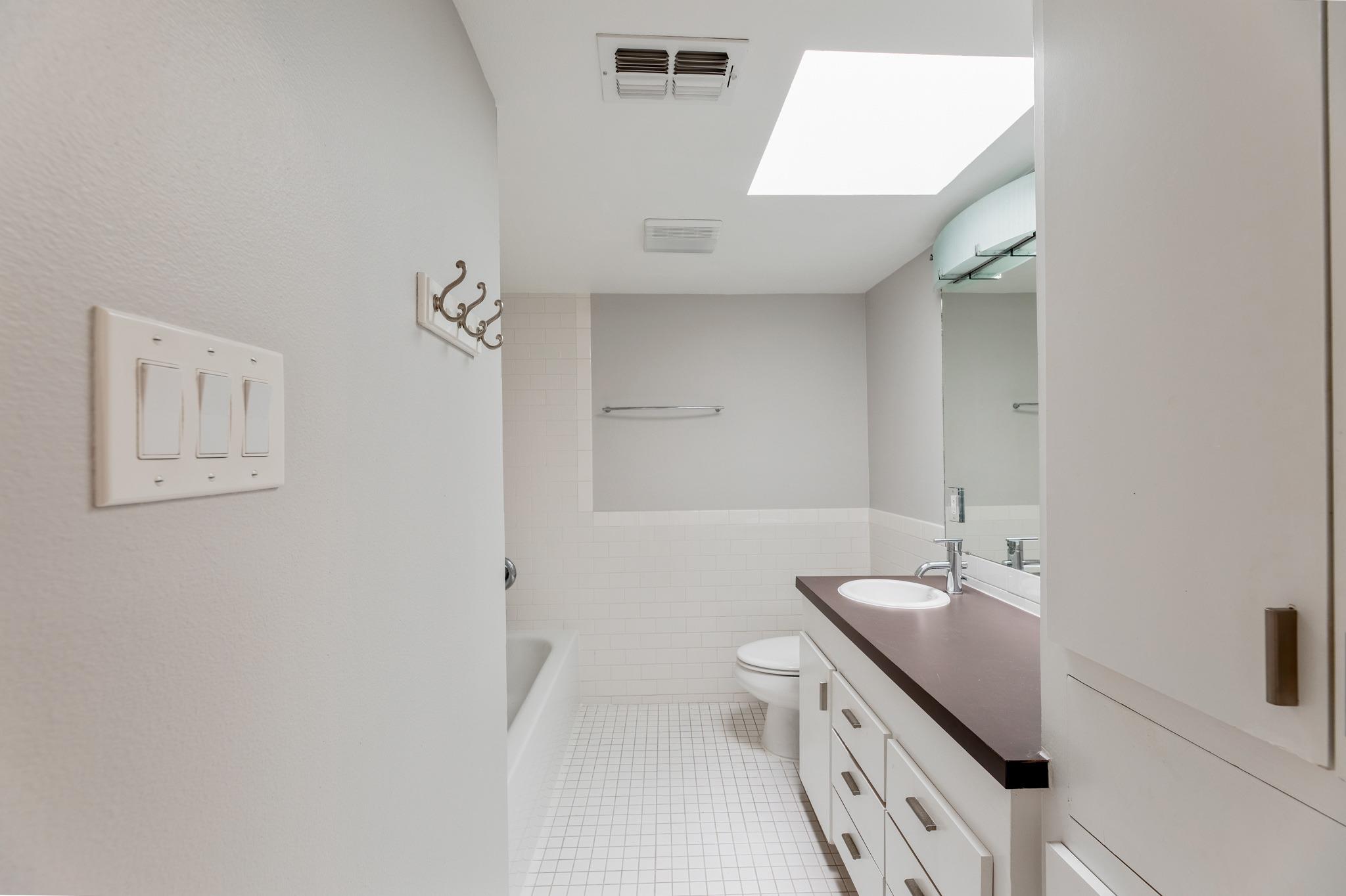 2308 Enfield Rd # 204, Austin, TX 78703