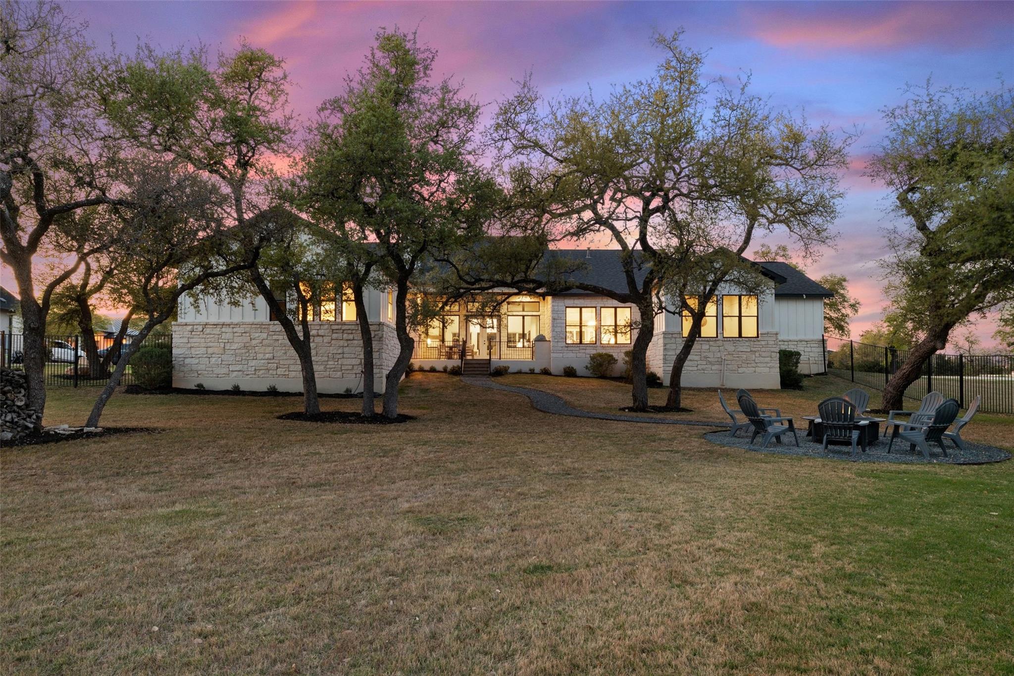 192 Gaucho Way, Dripping Springs, TX 78620