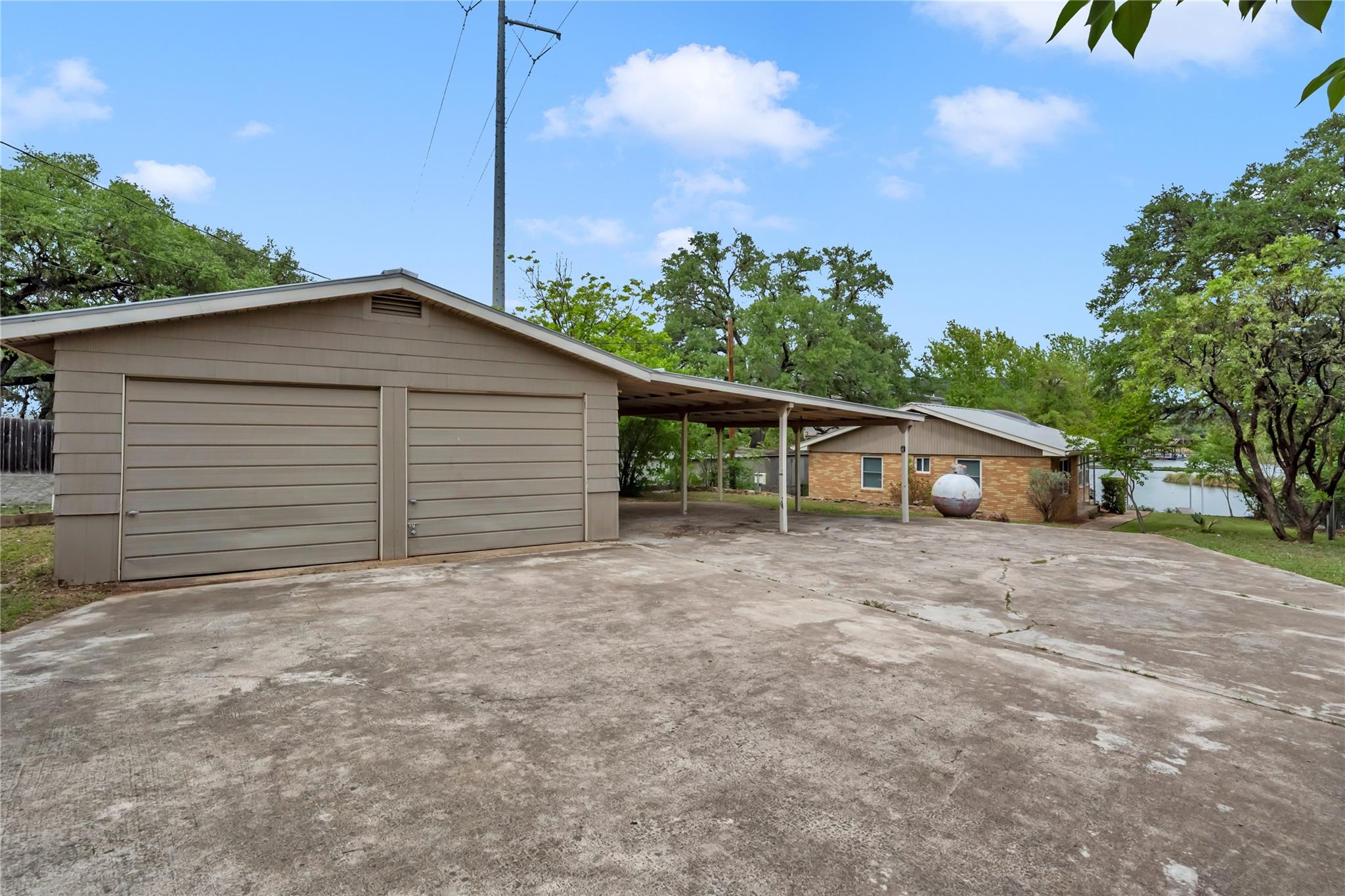 817 County Road 126, Kingsland, TX 78639