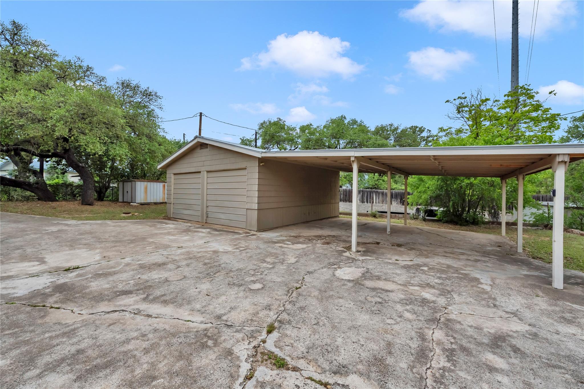 817 County Road 126, Kingsland, TX 78639