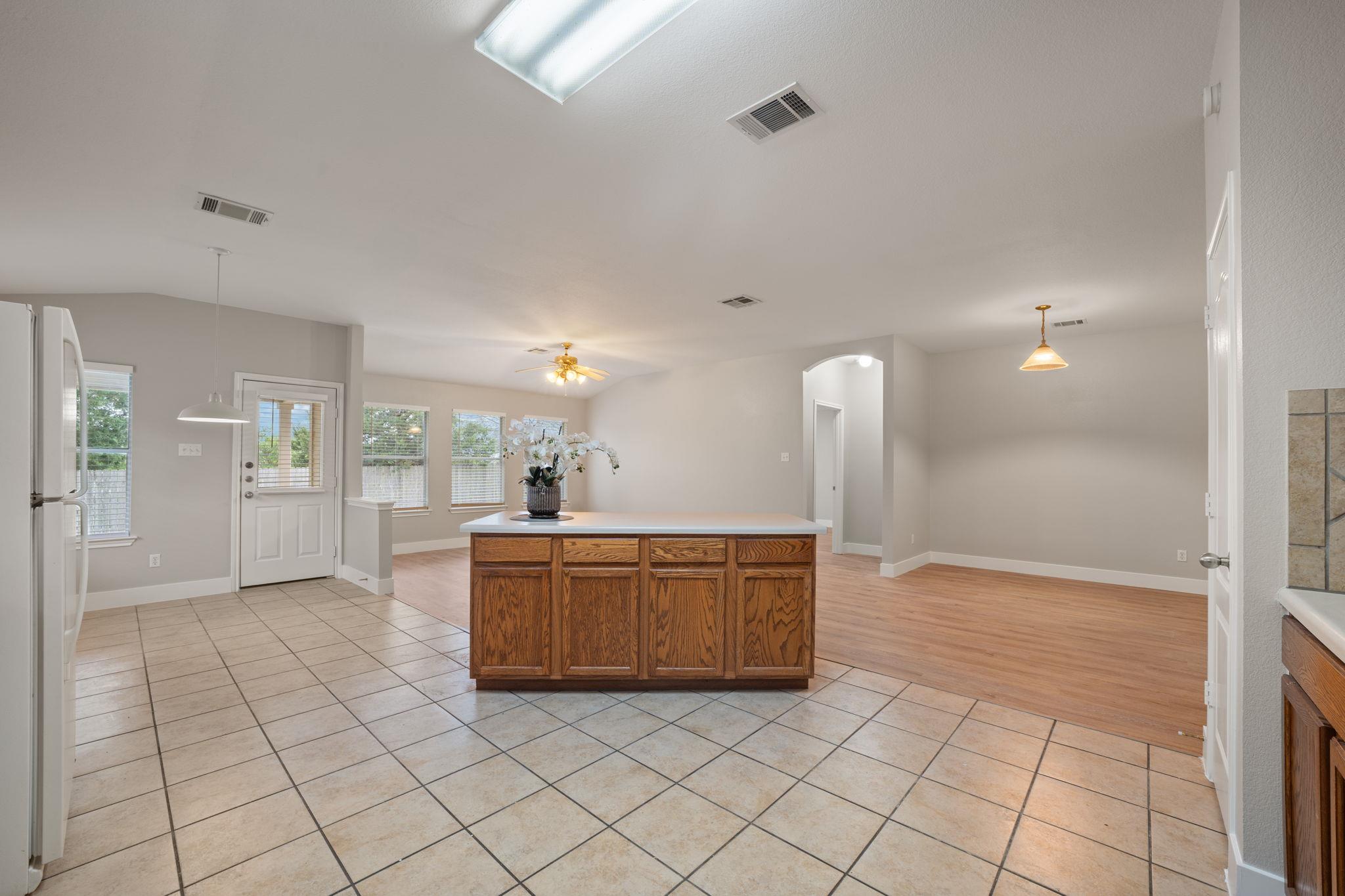 1056 Kenneys Way, Round Rock, TX 78665