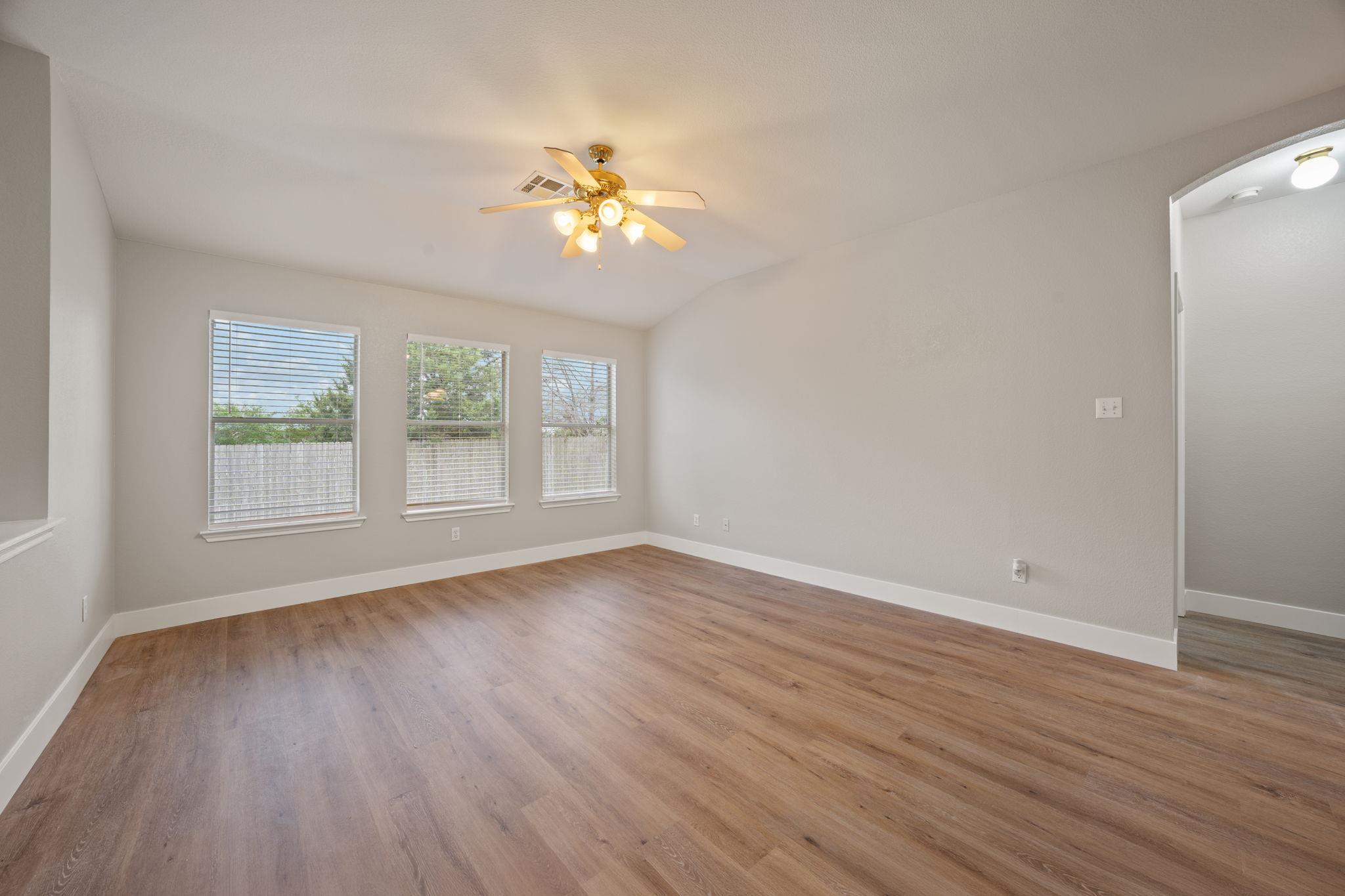 1056 Kenneys Way, Round Rock, TX 78665