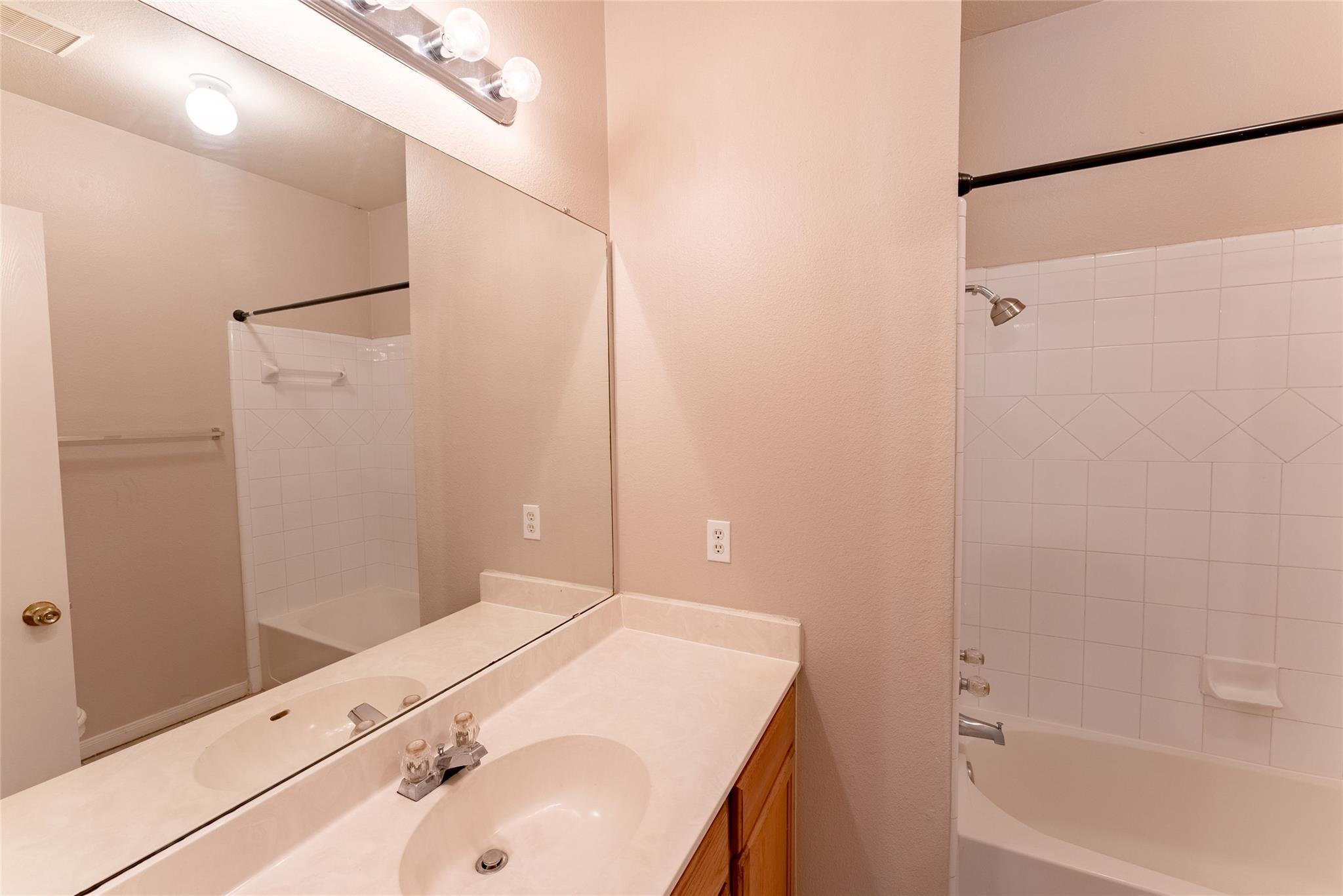 2825 Southampton Way # B, Round Rock, TX 78664