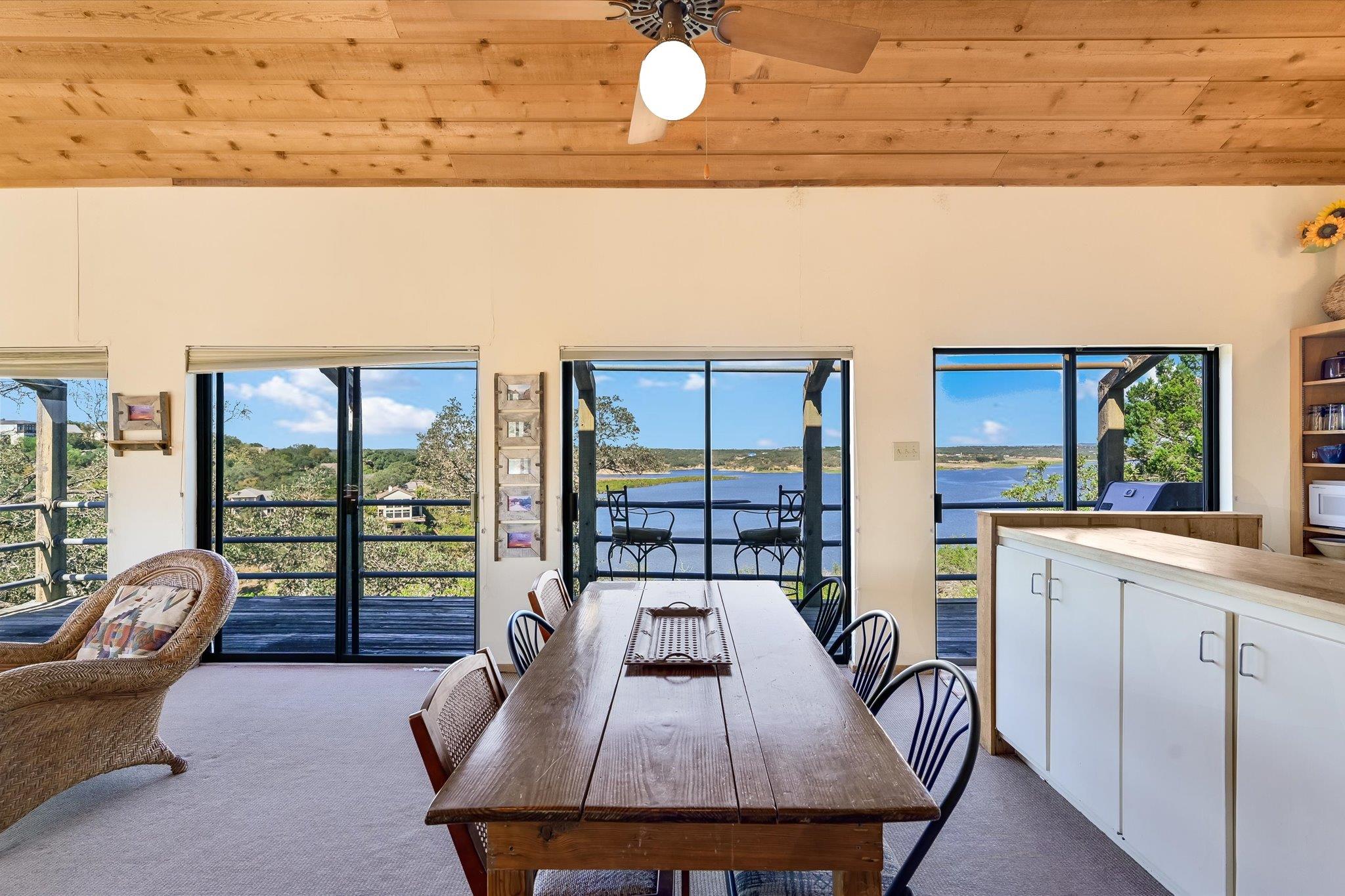 501 Coventry Rd, Spicewood, TX 78669