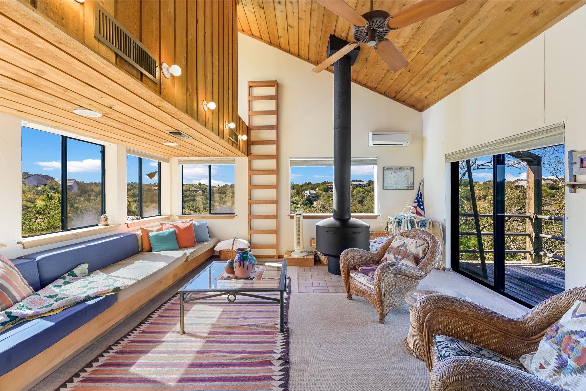 501 Coventry Rd, Spicewood, TX 78669