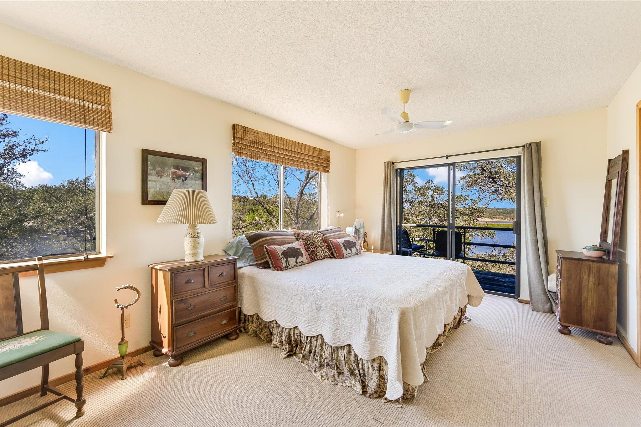 501 Coventry Rd, Spicewood, TX 78669