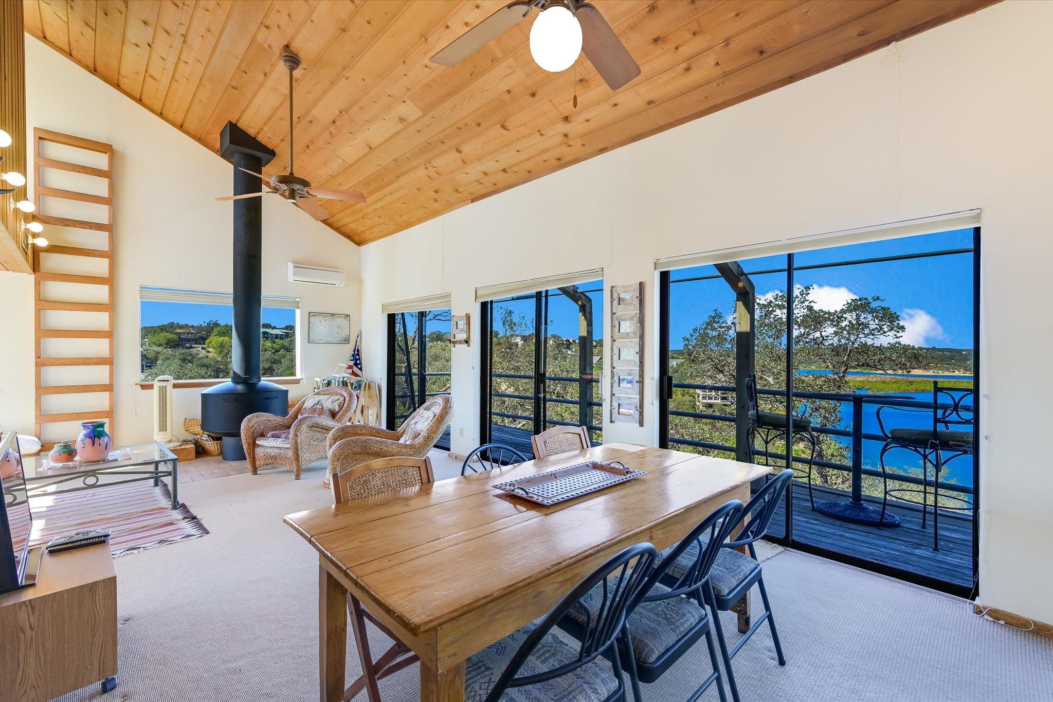 501 Coventry Rd, Spicewood, TX 78669