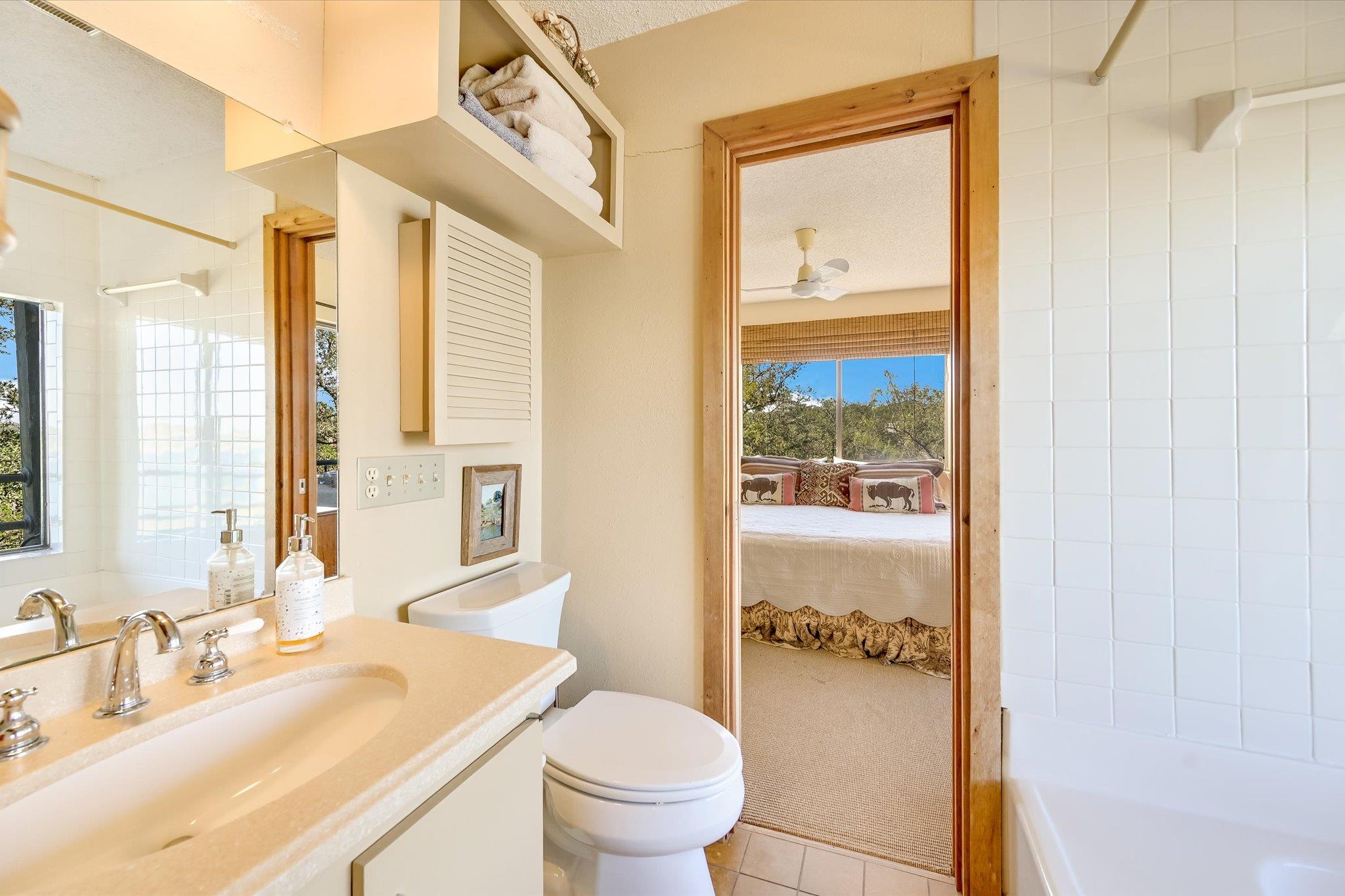 501 Coventry Rd, Spicewood, TX 78669