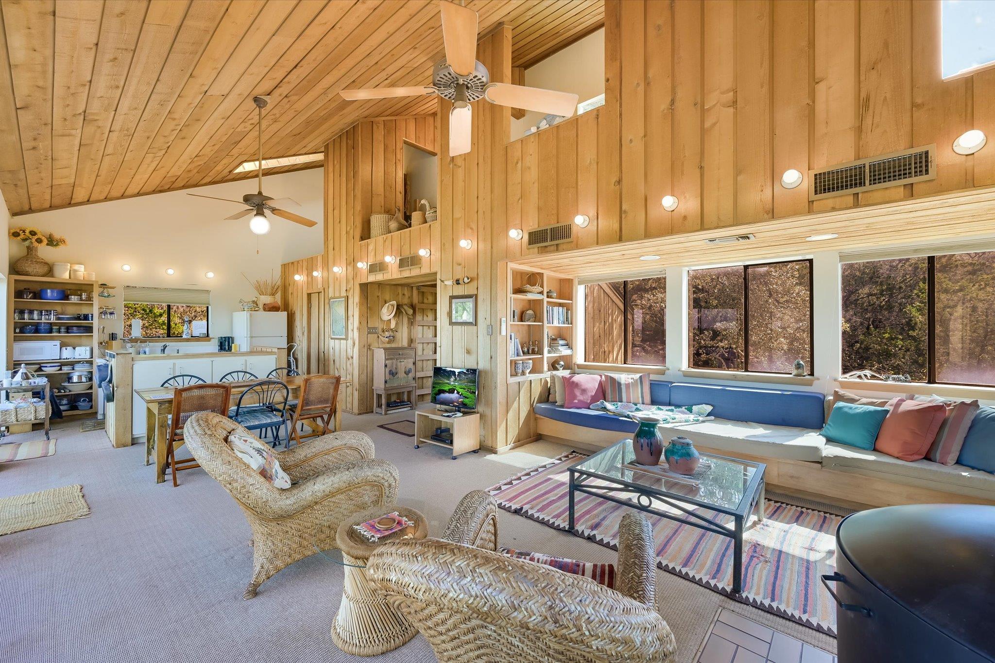 501 Coventry Rd, Spicewood, TX 78669