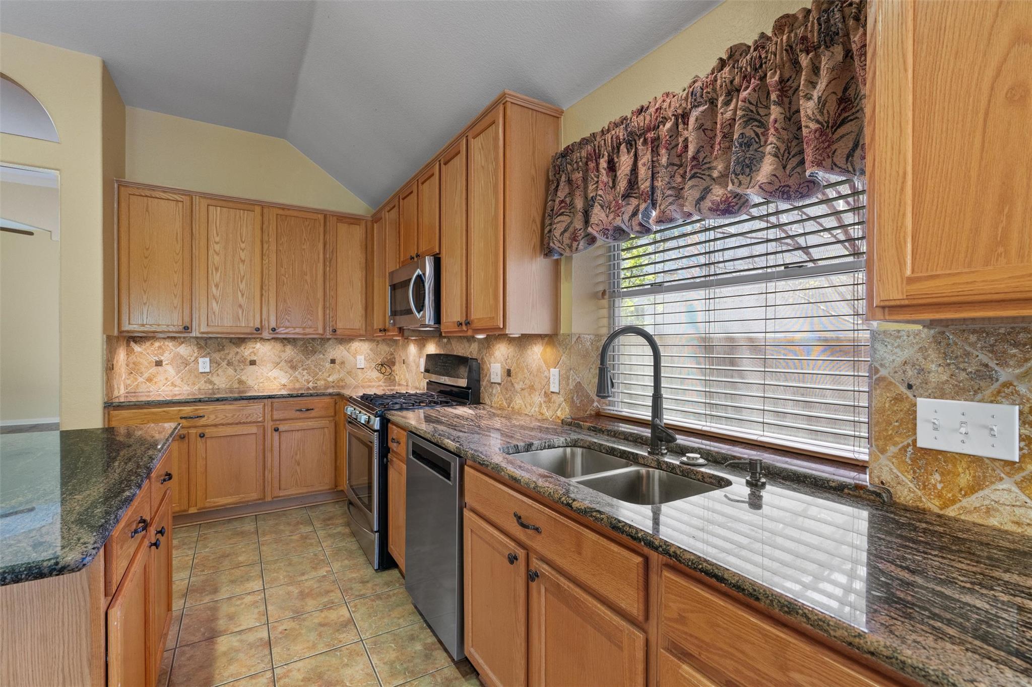 6814 Thistle Hill Way, Austin, TX 78754