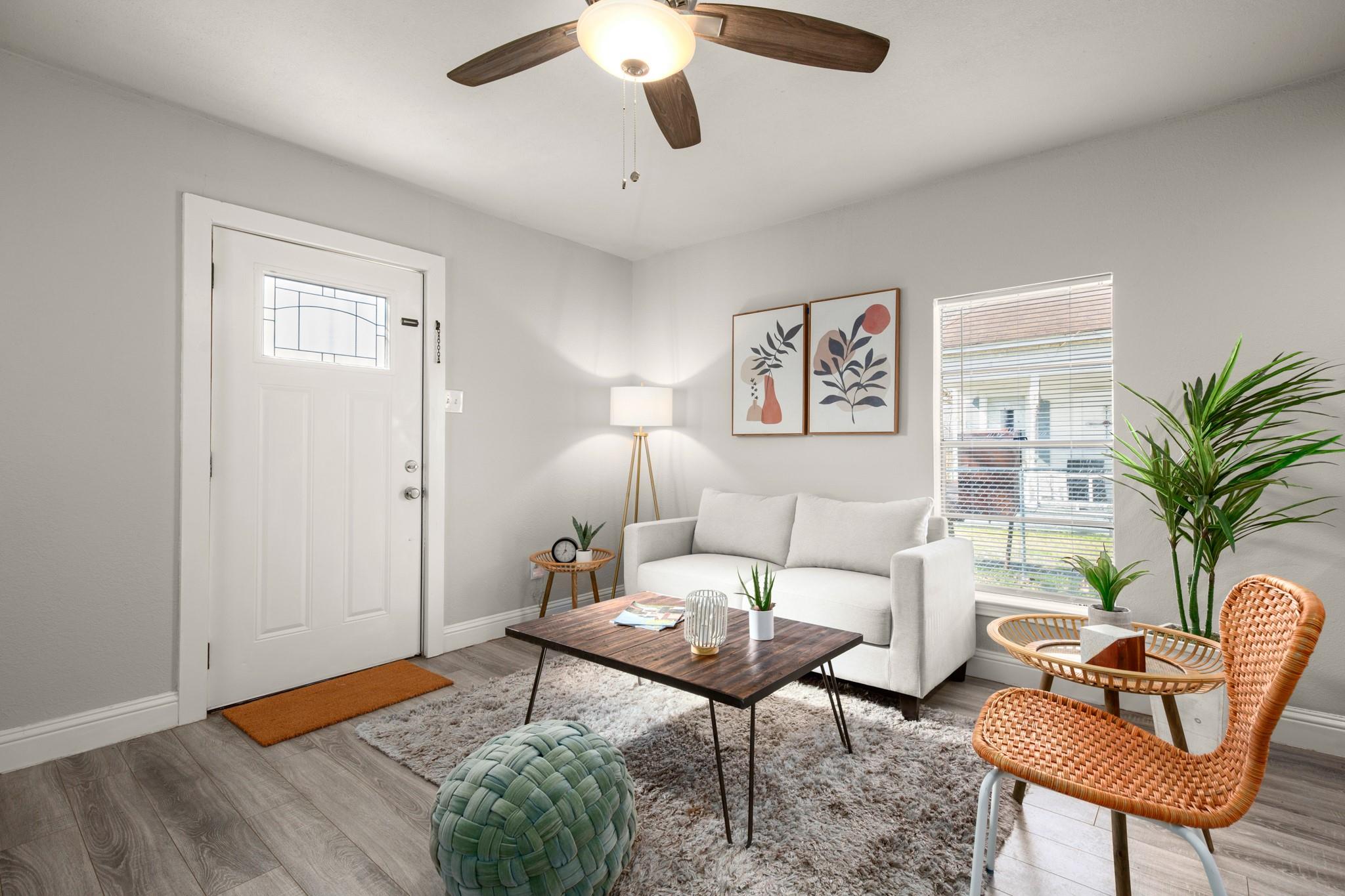 918 W 3rd St, Taylor, TX 76574