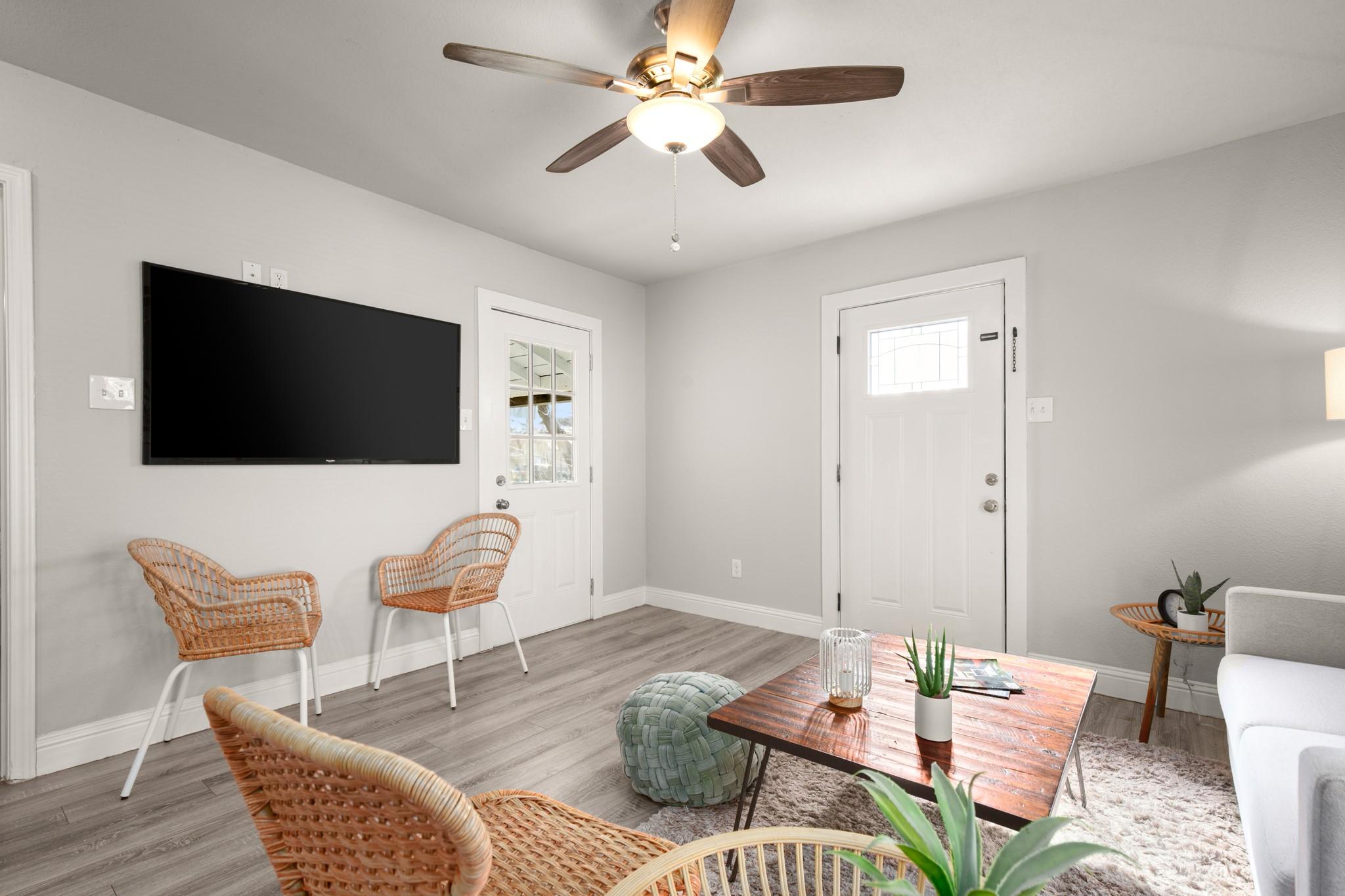 918 W 3rd St, Taylor, TX 76574