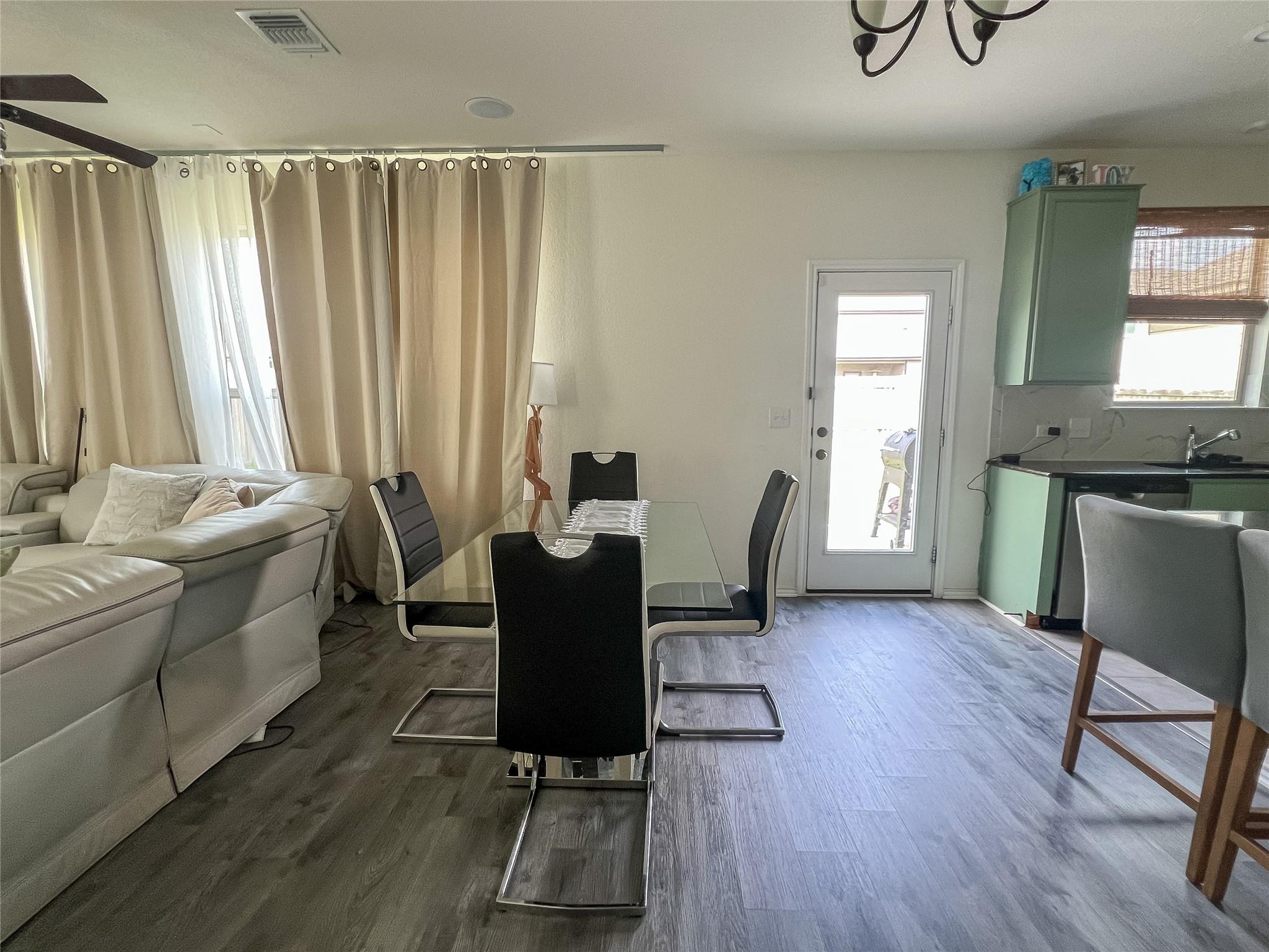 221 Summit Dr, Lockhart, TX 78644