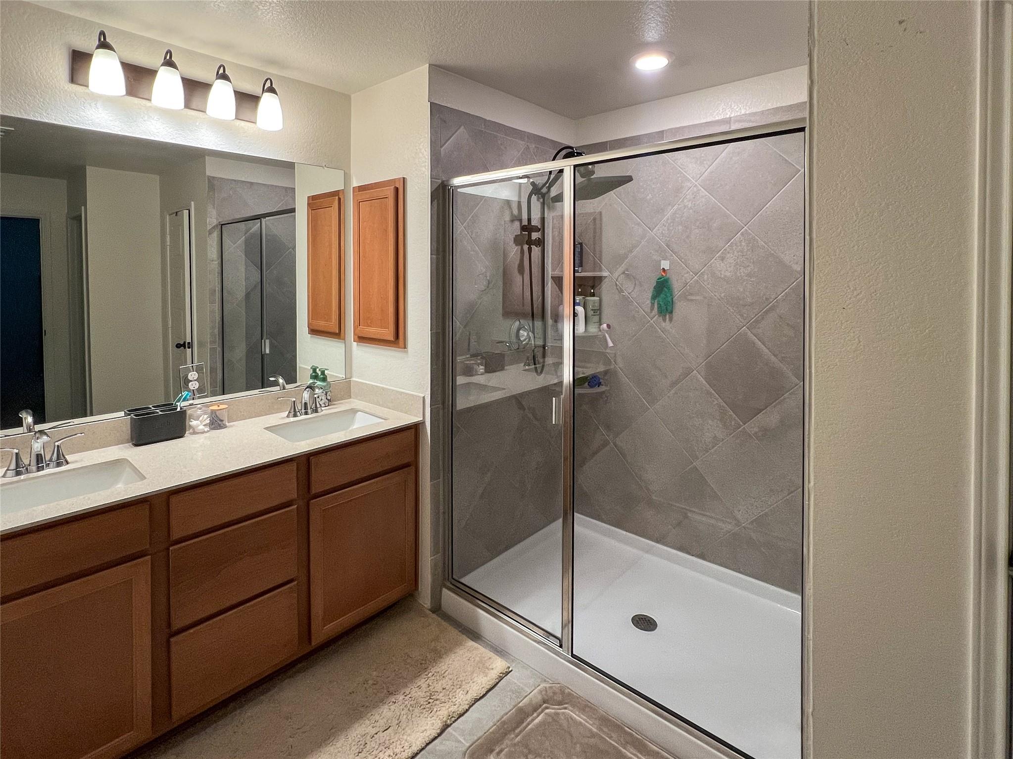 221 Summit Dr, Lockhart, TX 78644