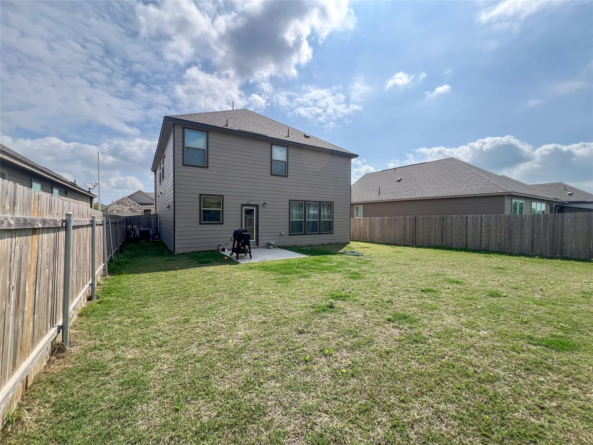 221 Summit Dr, Lockhart, TX 78644