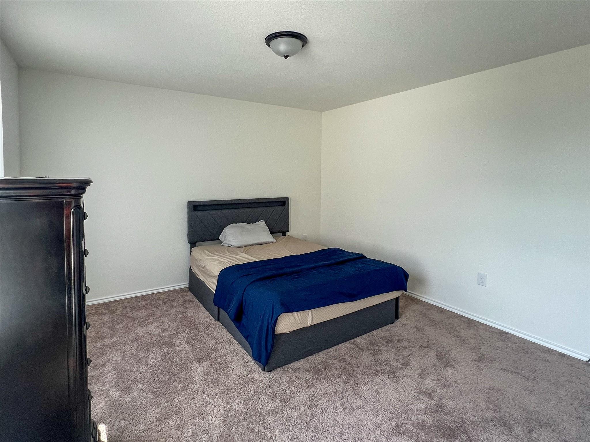 221 Summit Dr, Lockhart, TX 78644