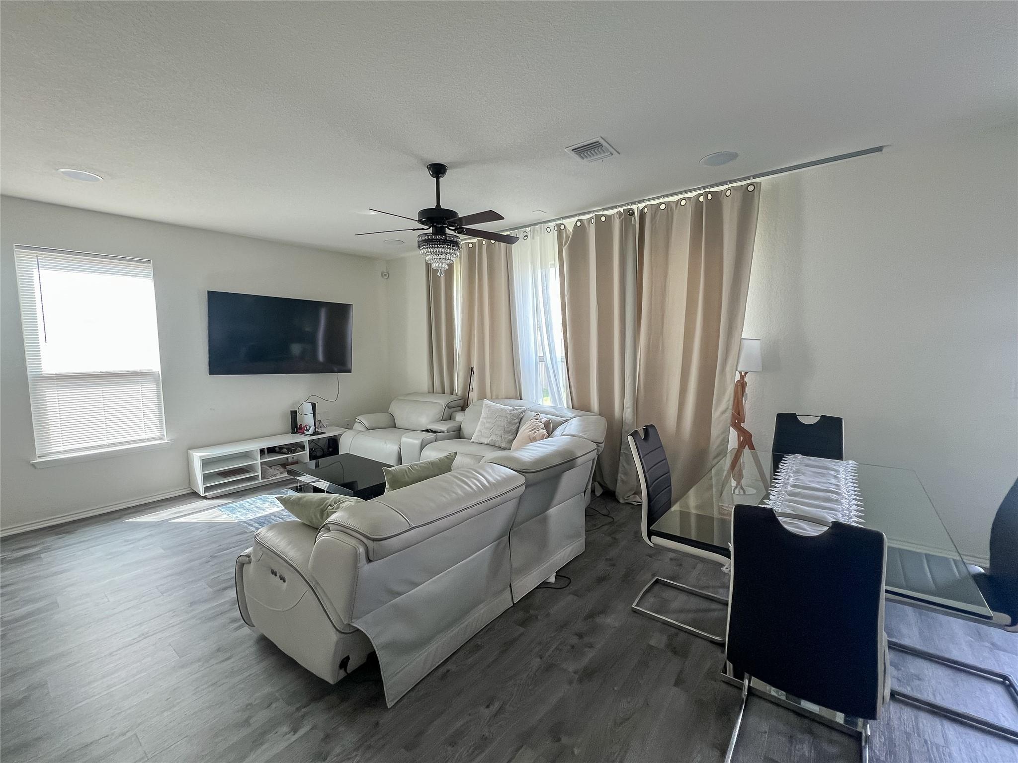 221 Summit Dr, Lockhart, TX 78644