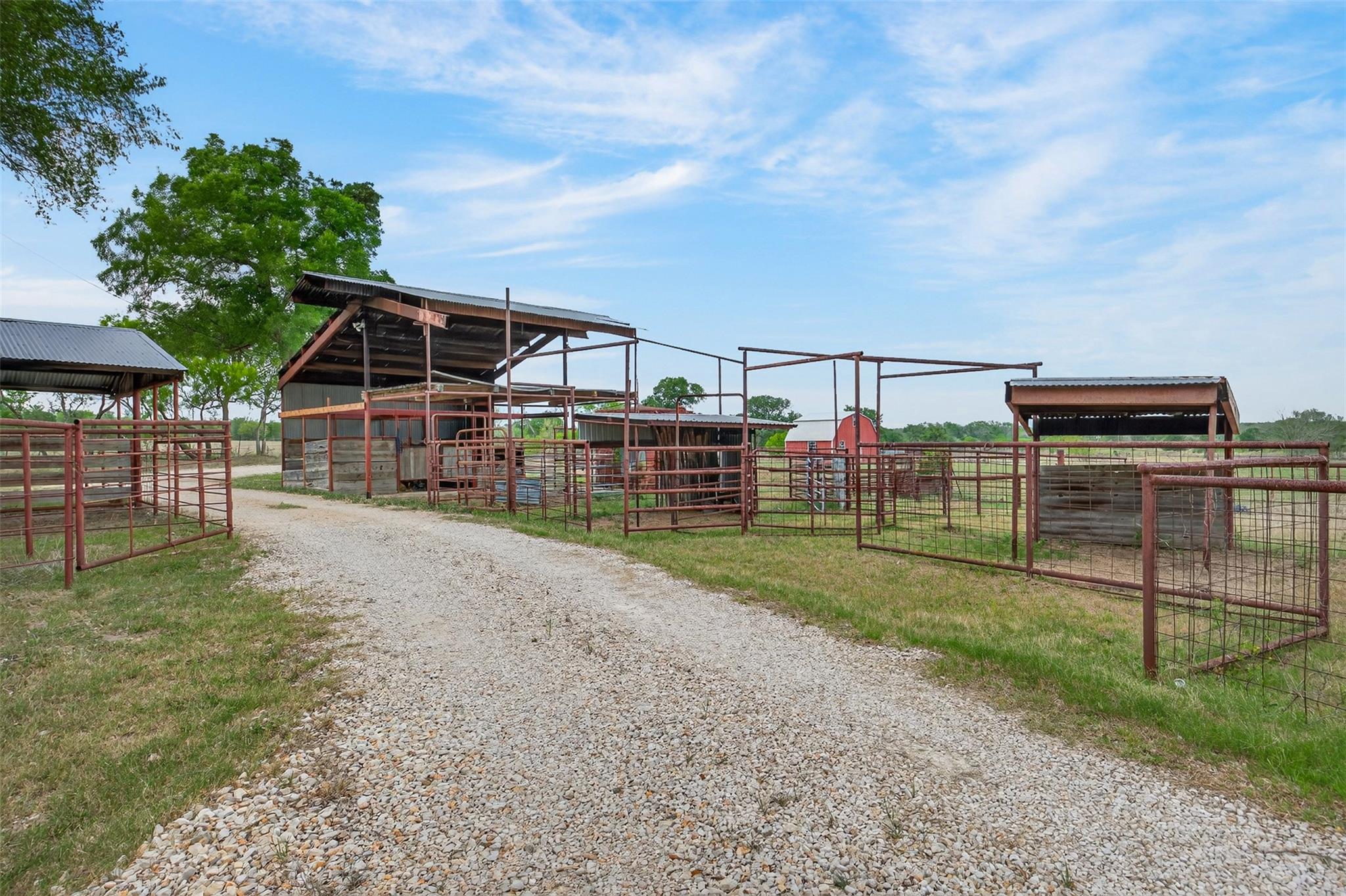 1077 Burdette Wells Rd, Lockhart, TX 78644