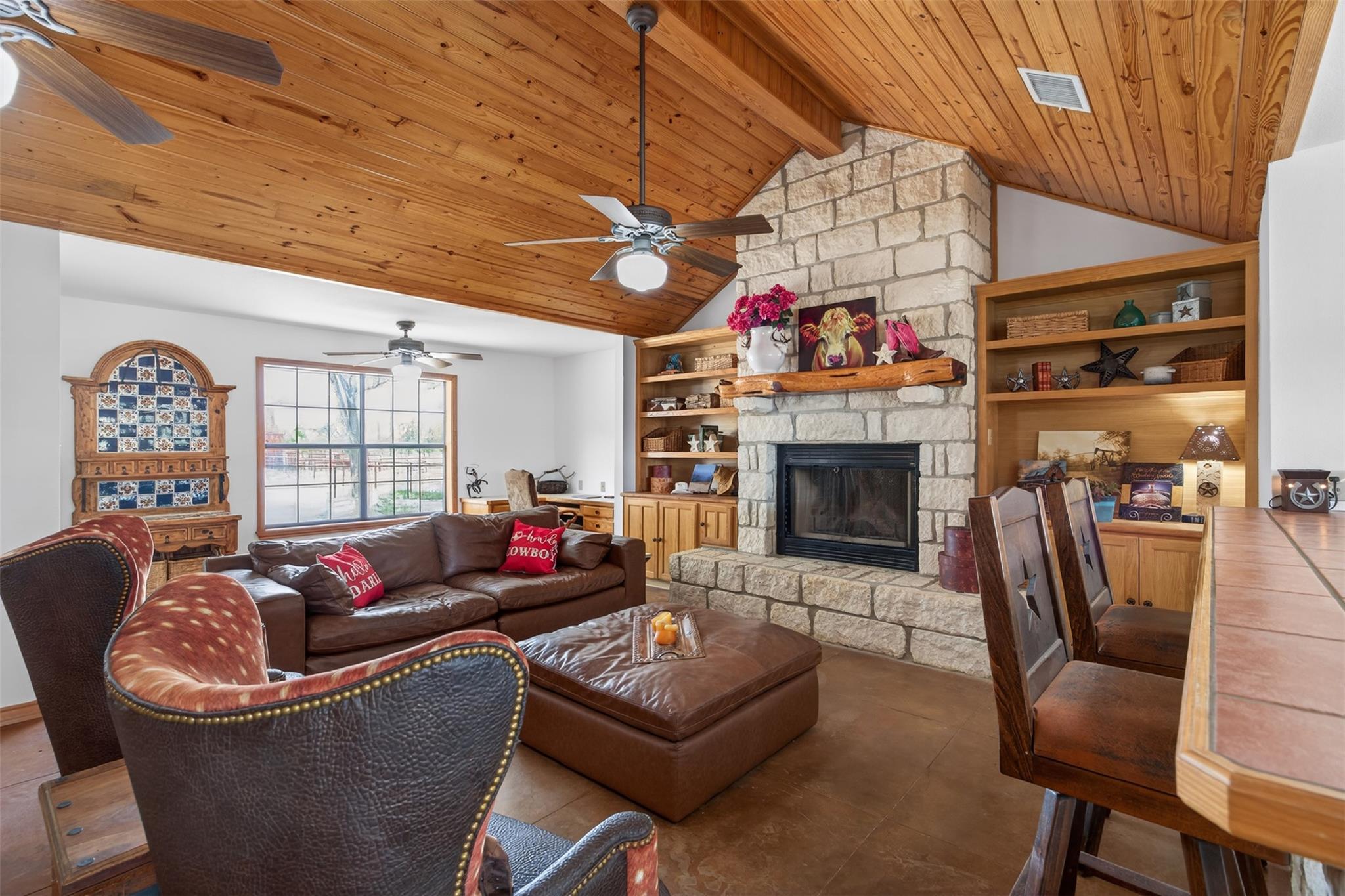 1077 Burdette Wells Rd, Lockhart, TX 78644