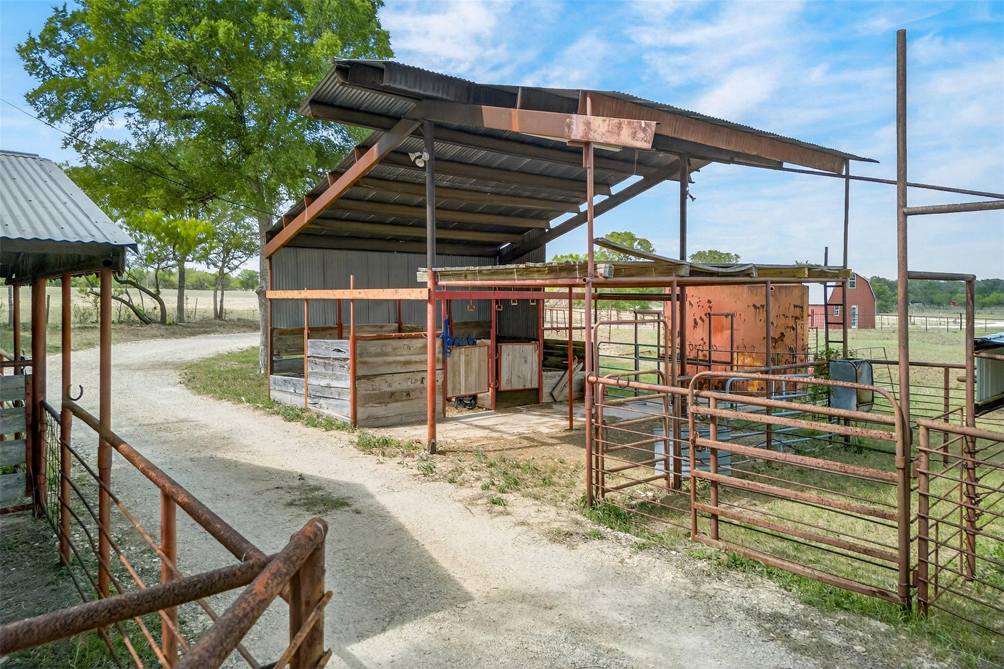 1077 Burdette Wells Rd, Lockhart, TX 78644