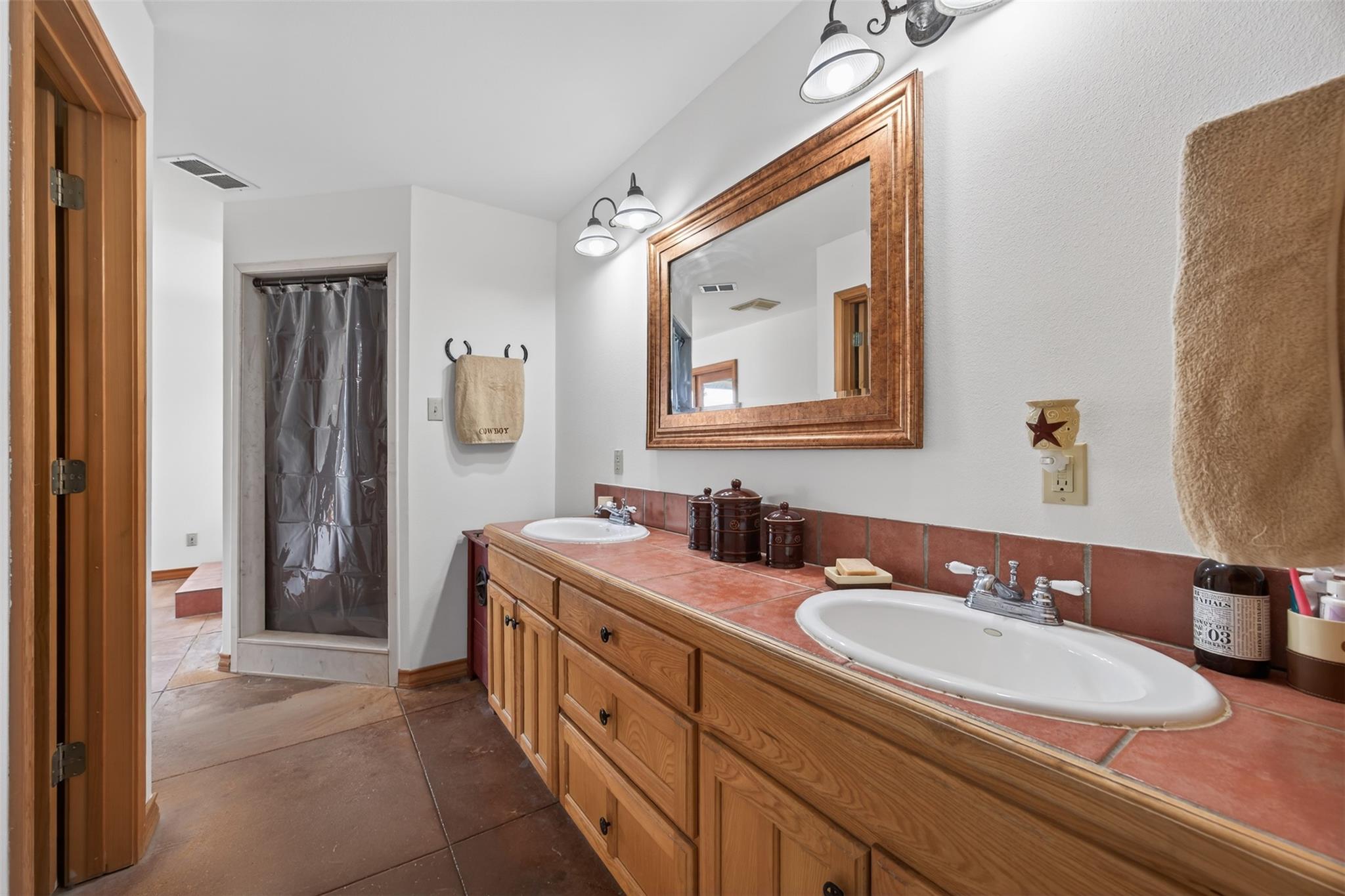 1077 Burdette Wells Rd, Lockhart, TX 78644