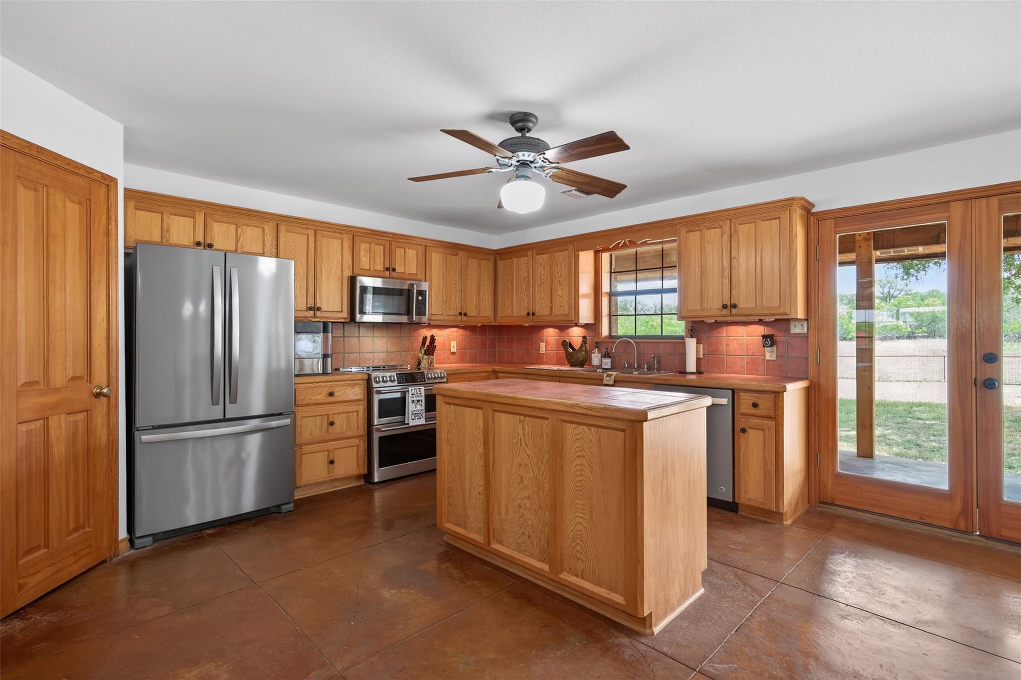 1077 Burdette Wells Rd, Lockhart, TX 78644