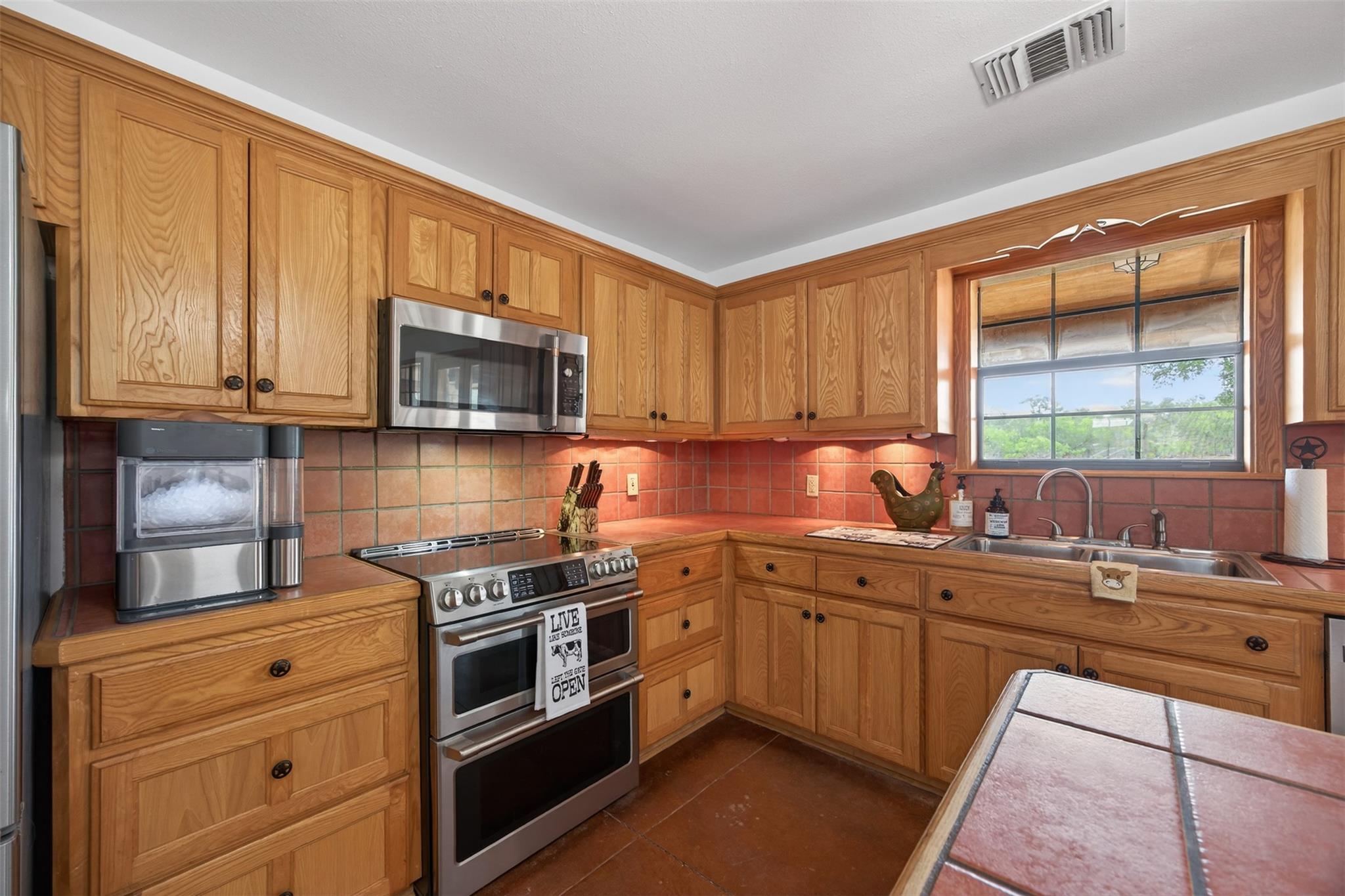 1077 Burdette Wells Rd, Lockhart, TX 78644