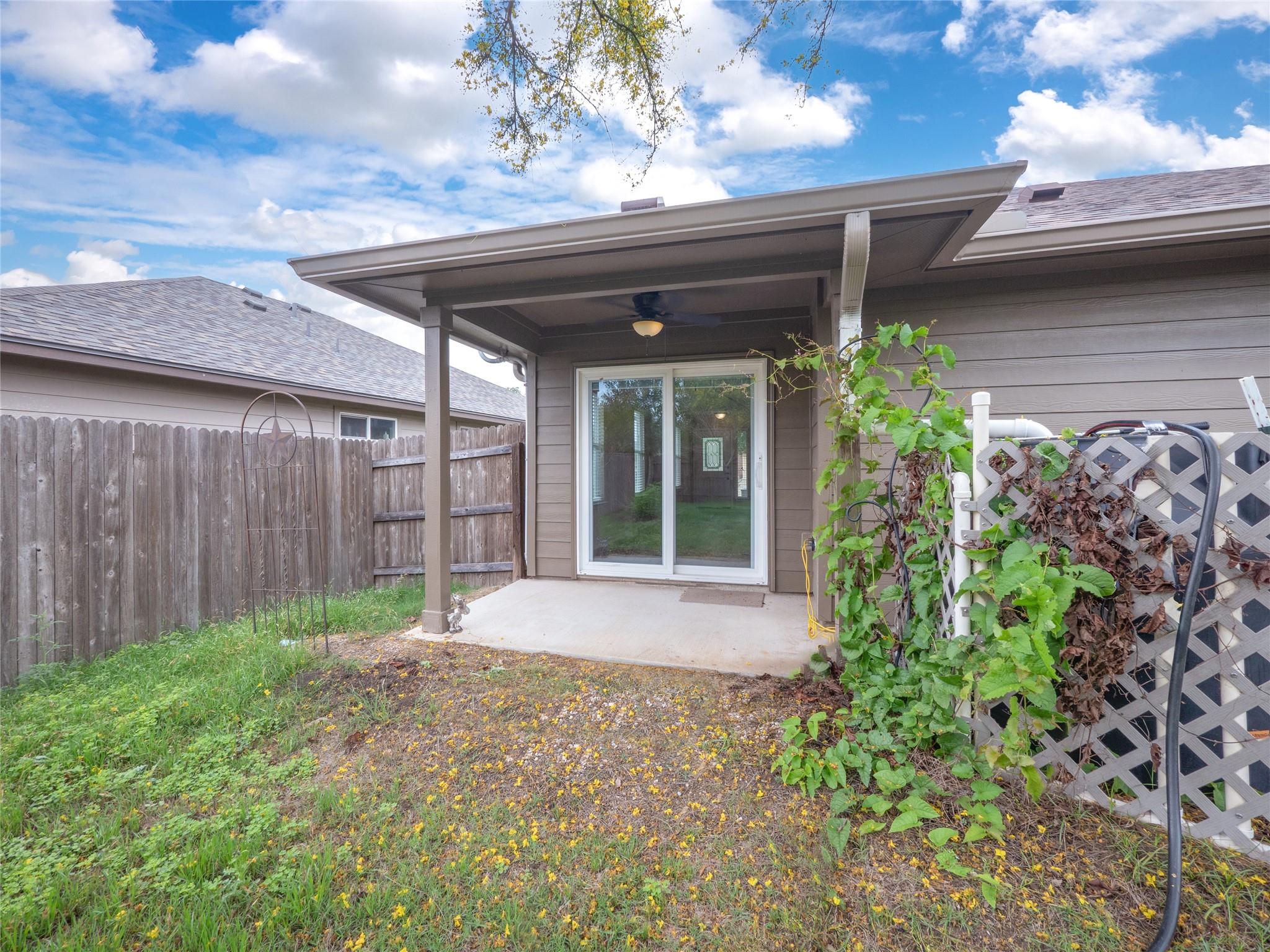 168 Cazador Dr, San Marcos, TX 78666