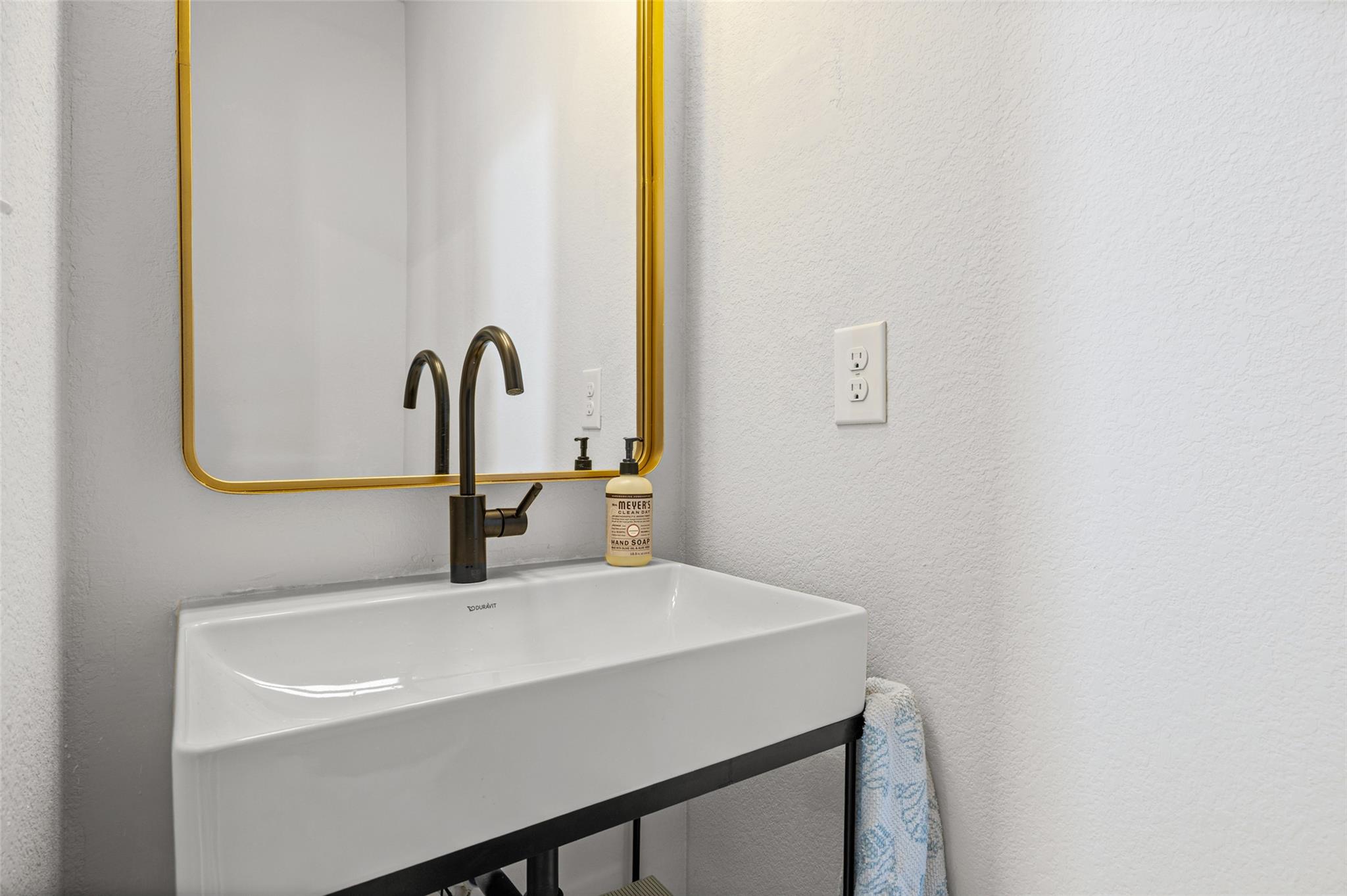 7200 Redding Dr, Austin, TX 78745