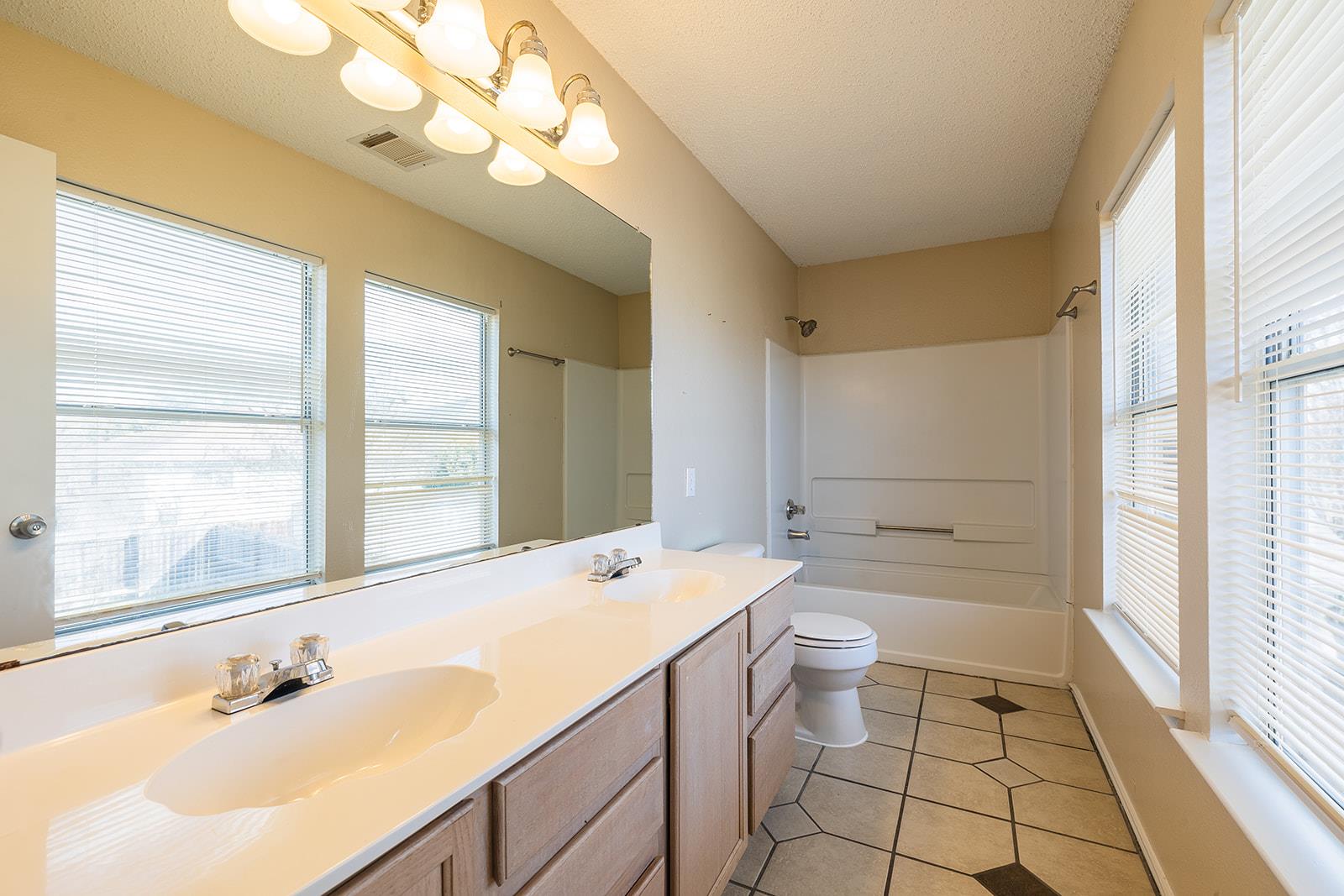 1240 Dexford Dr, Austin, TX 78753