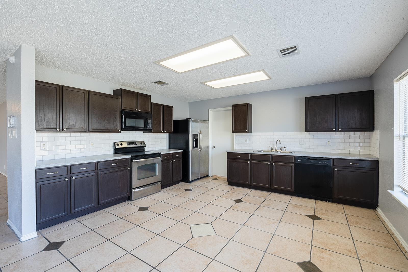 1240 Dexford Dr, Austin, TX 78753