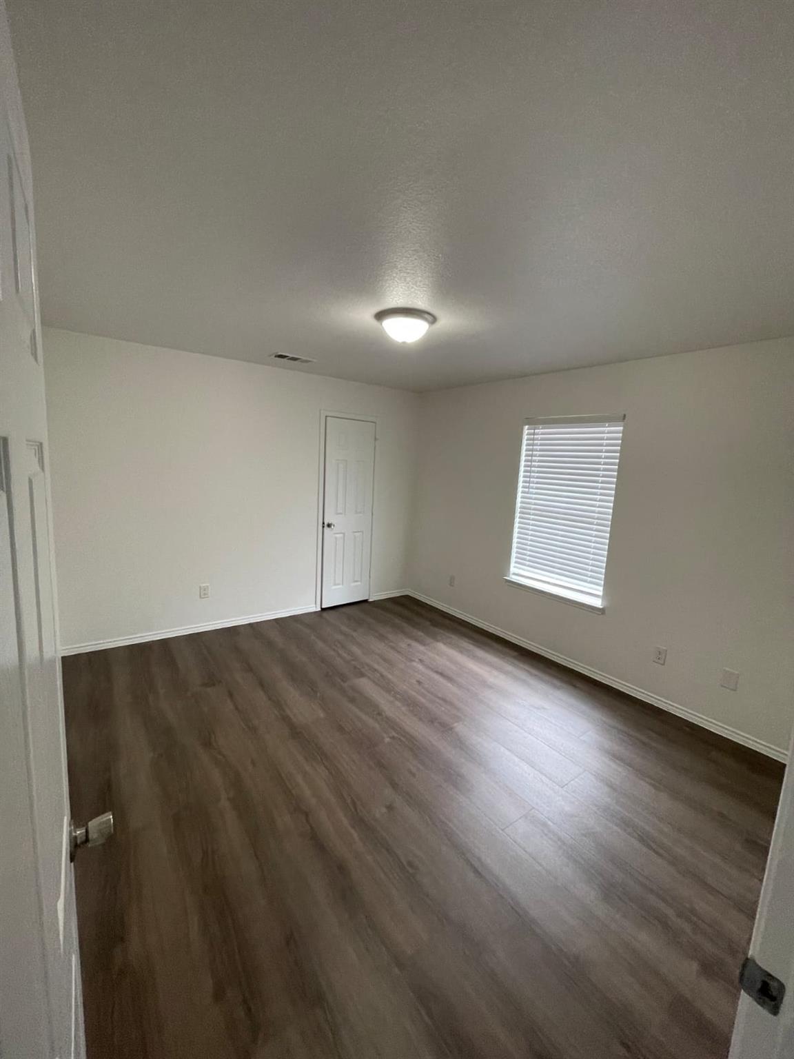 101 Soapstone Dr, Jarrell, TX 76537