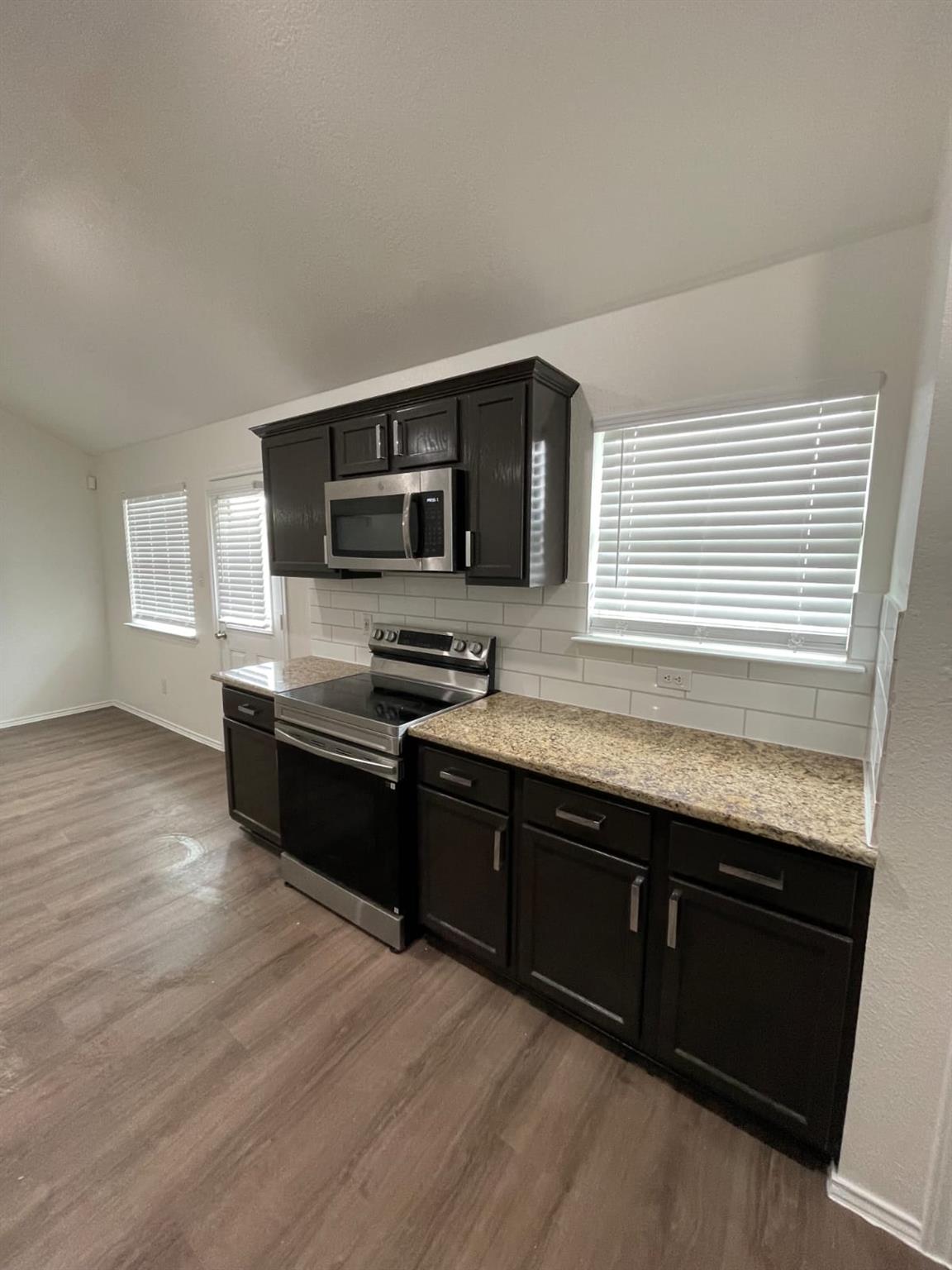 101 Soapstone Dr, Jarrell, TX 76537