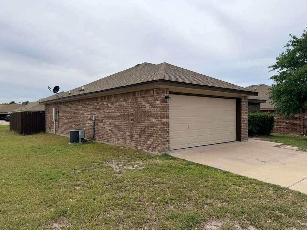 101 Soapstone Dr, Jarrell, TX 76537