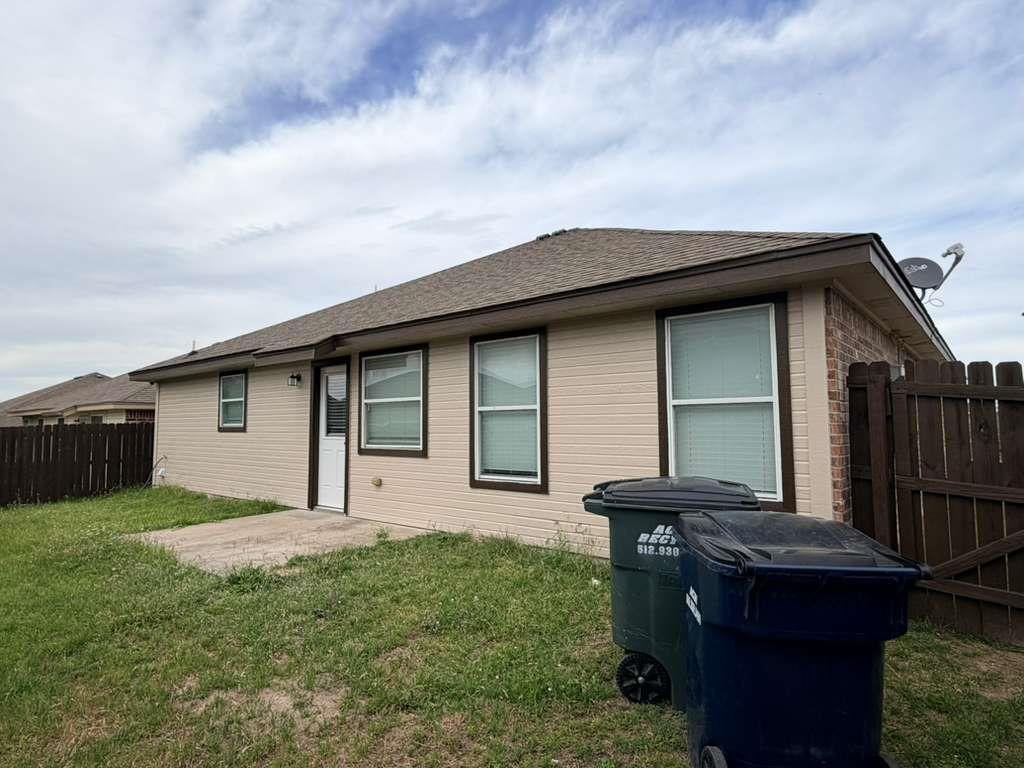 101 Soapstone Dr, Jarrell, TX 76537