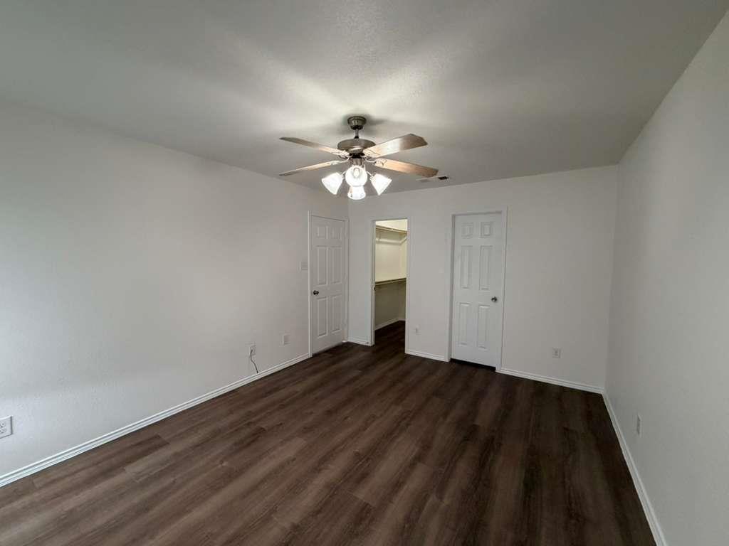 101 Soapstone Dr, Jarrell, TX 76537